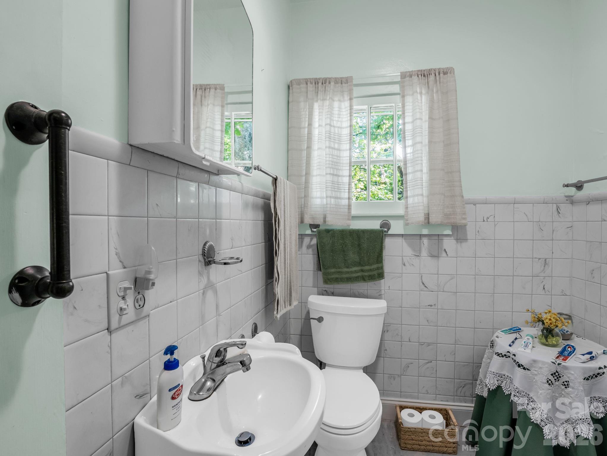 813 Montreat Road — Black Mountain