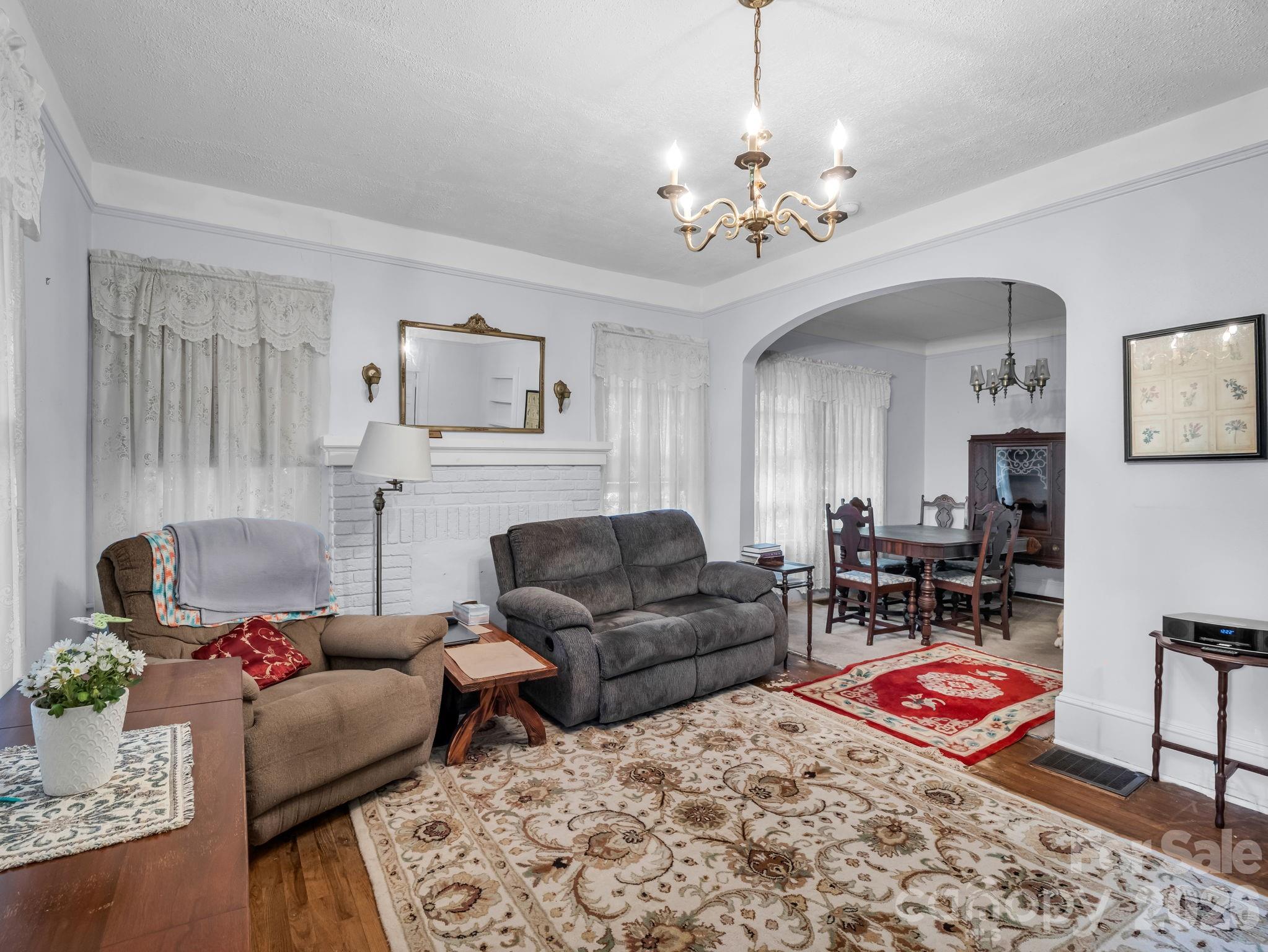 813 Montreat Road — Black Mountain
