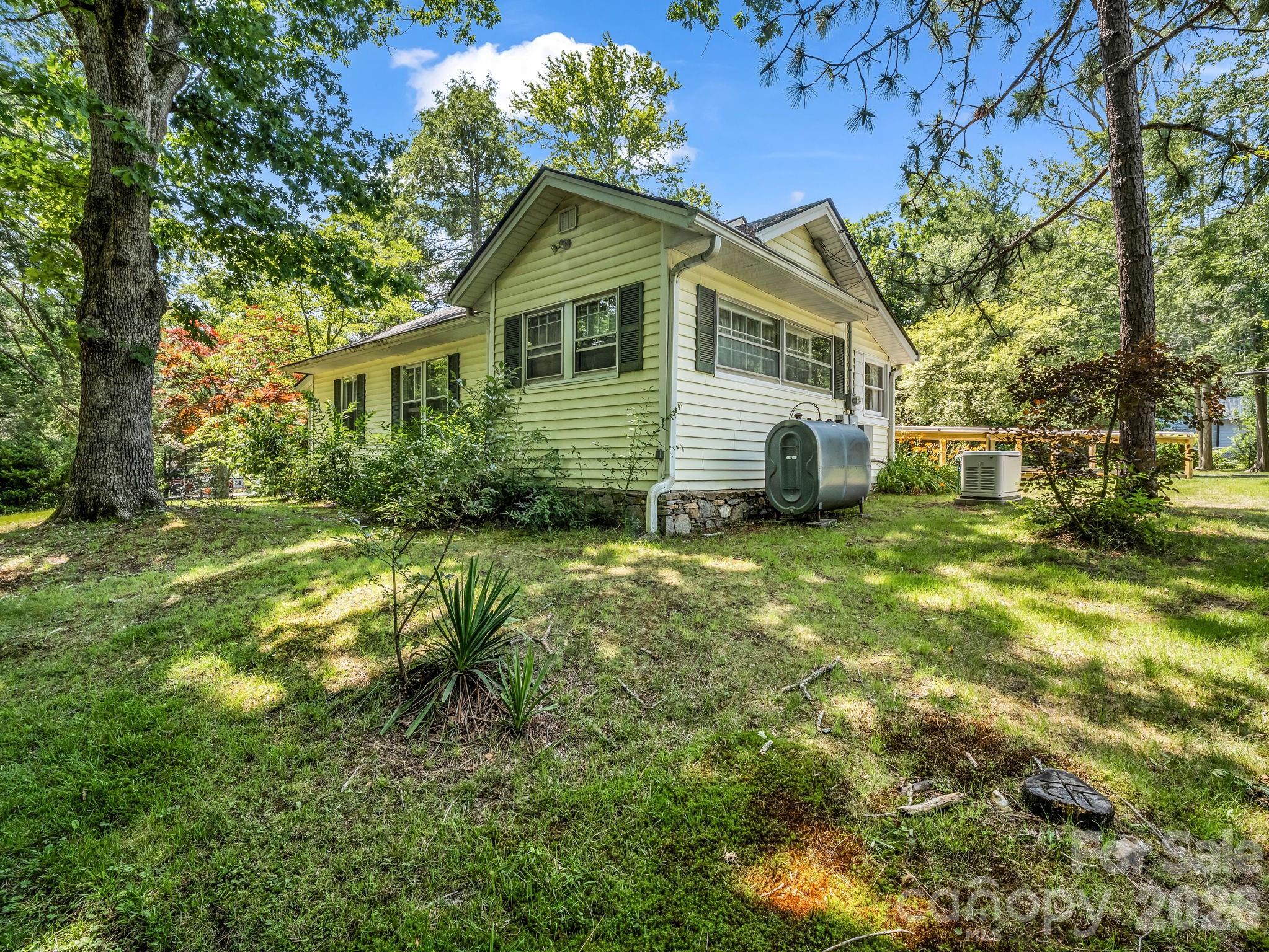 813 Montreat Road — Black Mountain