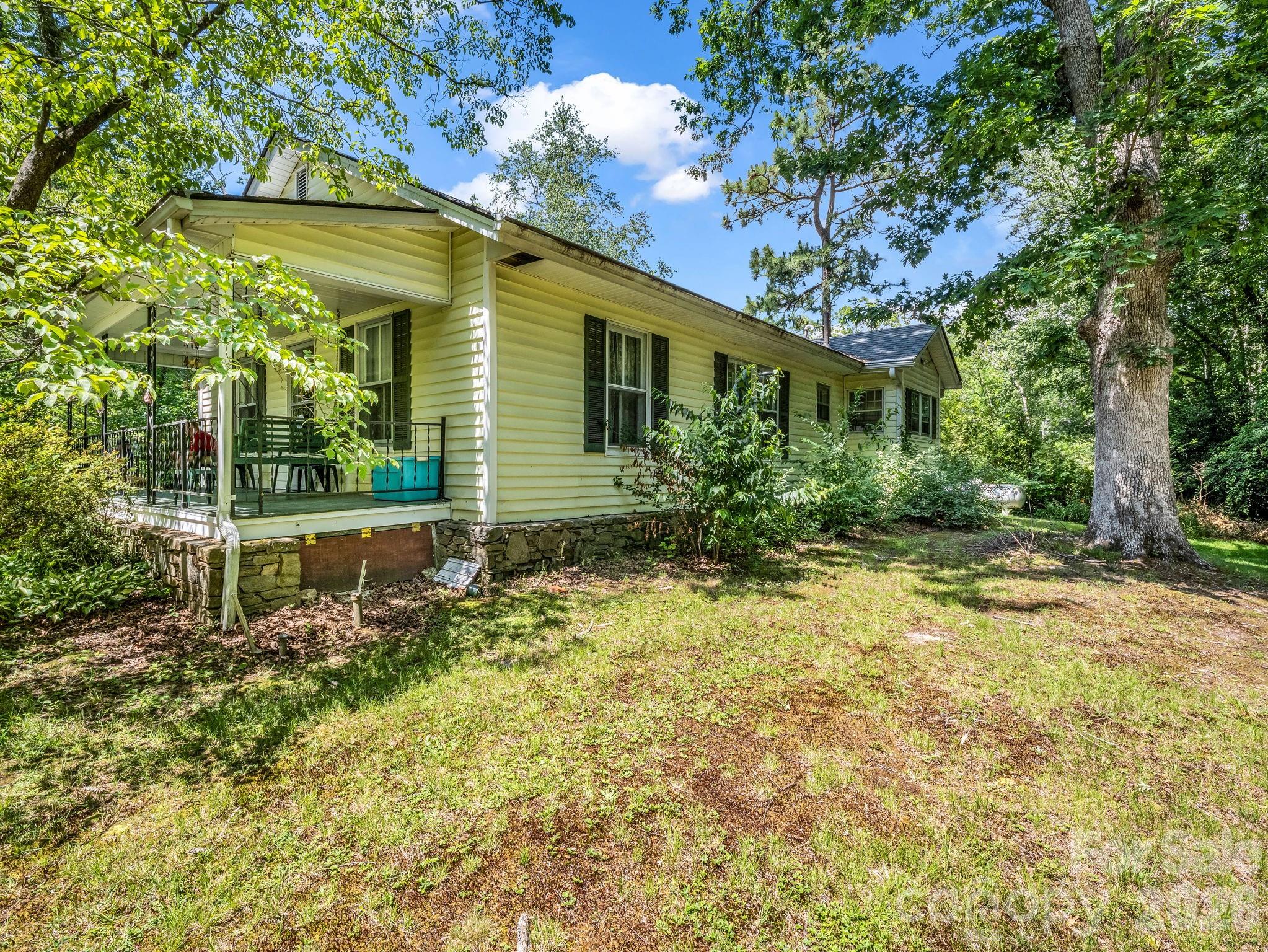 813 Montreat Road — Black Mountain