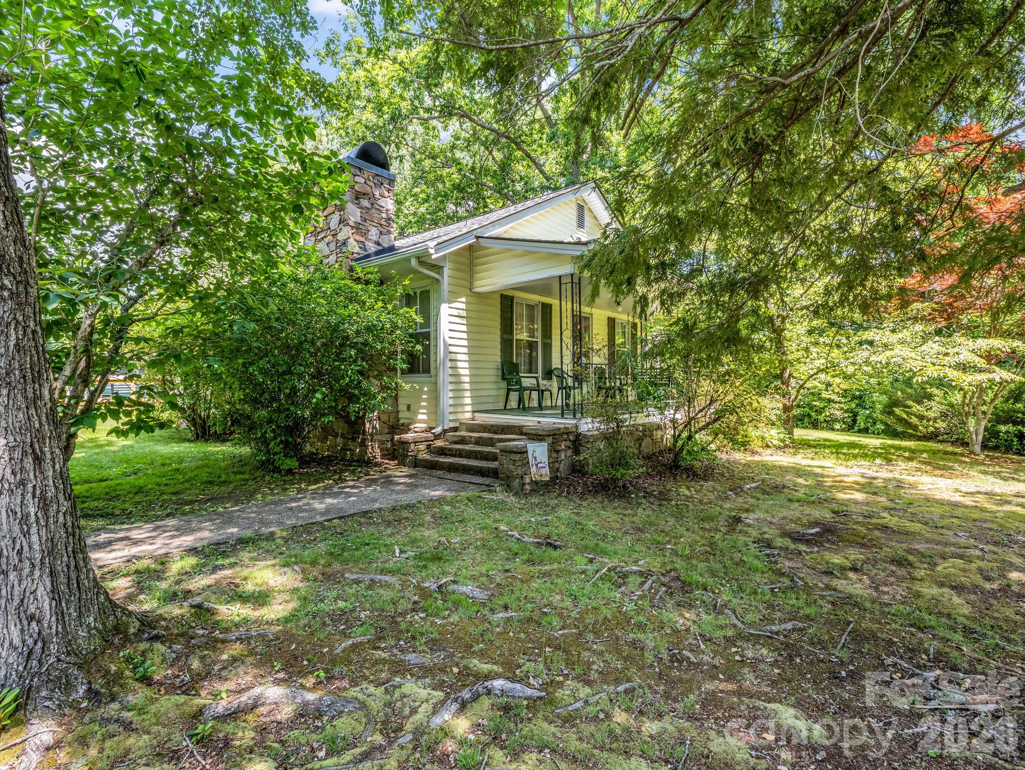 813 Montreat Road — Black Mountain