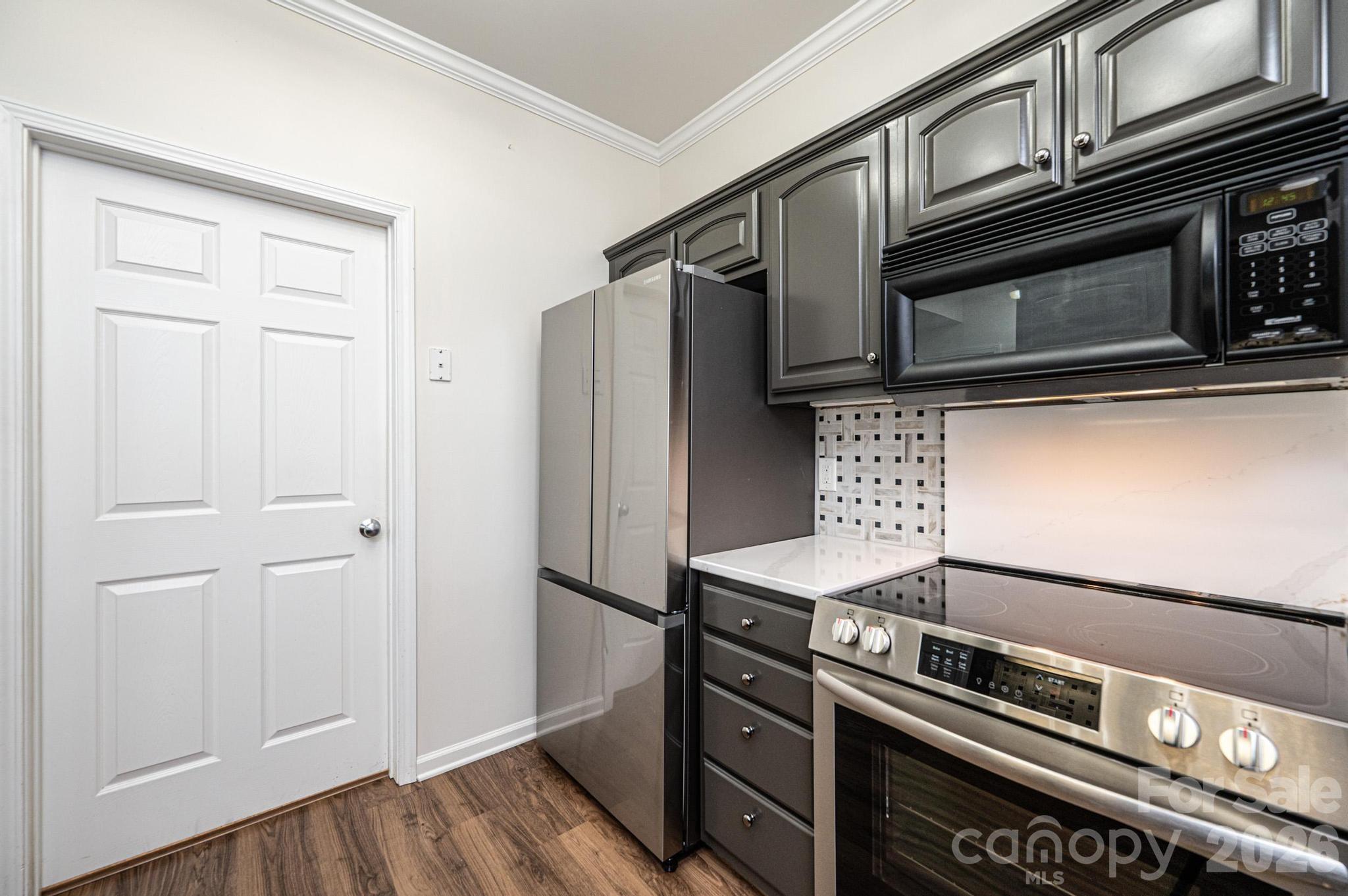 1410 4th Street Drive NW #201 — Hickory