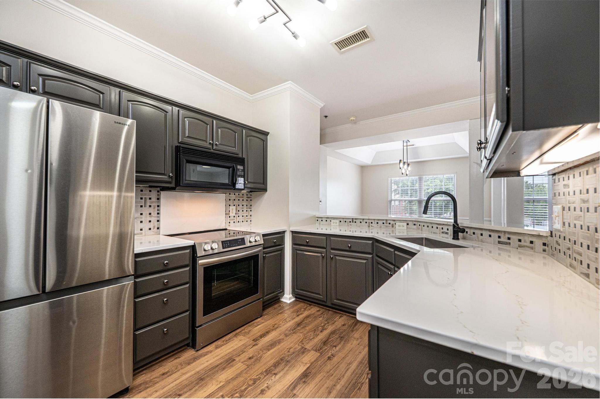 1410 4th Street Drive NW #201 — Hickory