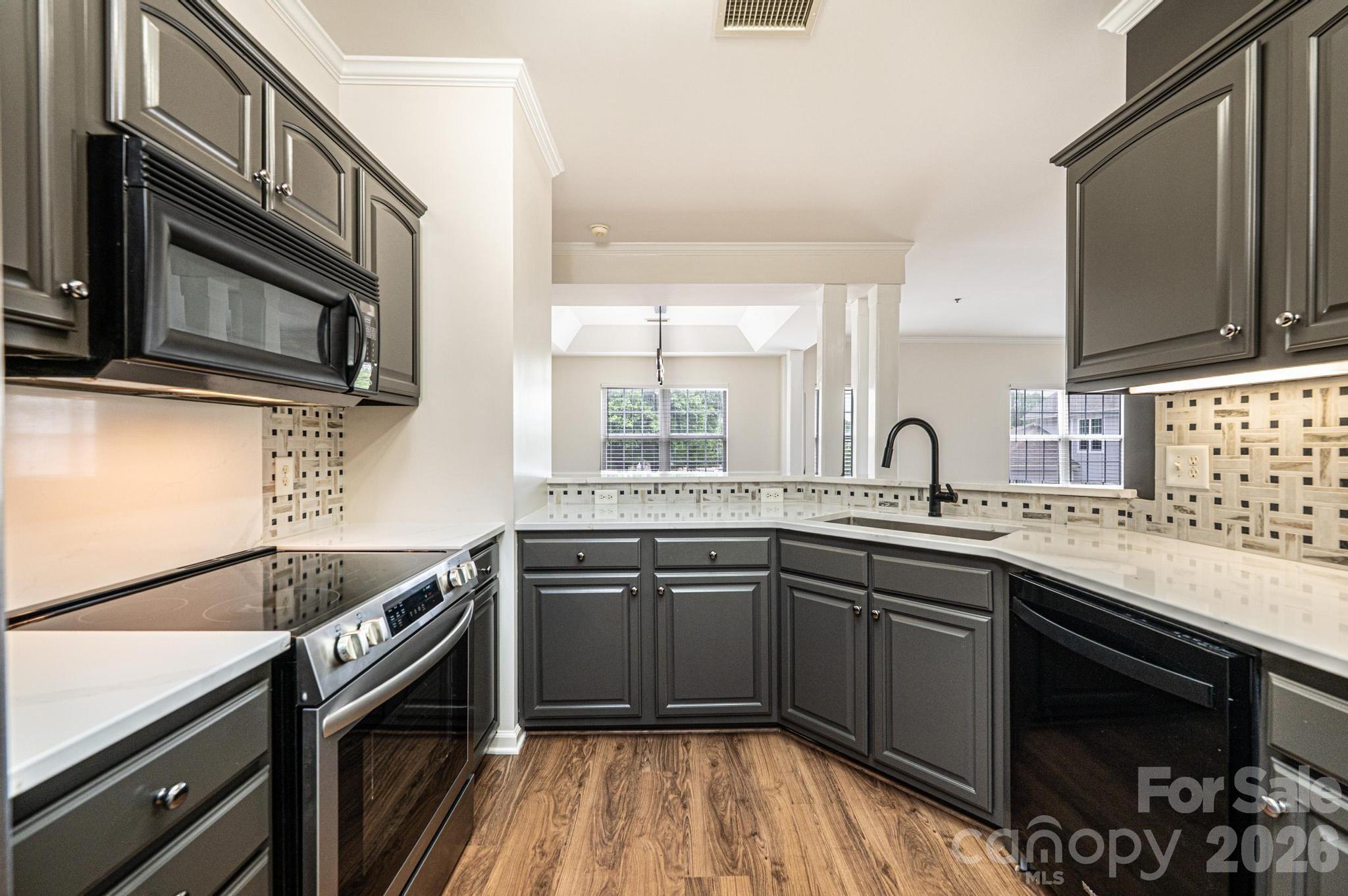 1410 4th Street Drive NW #201 — Hickory