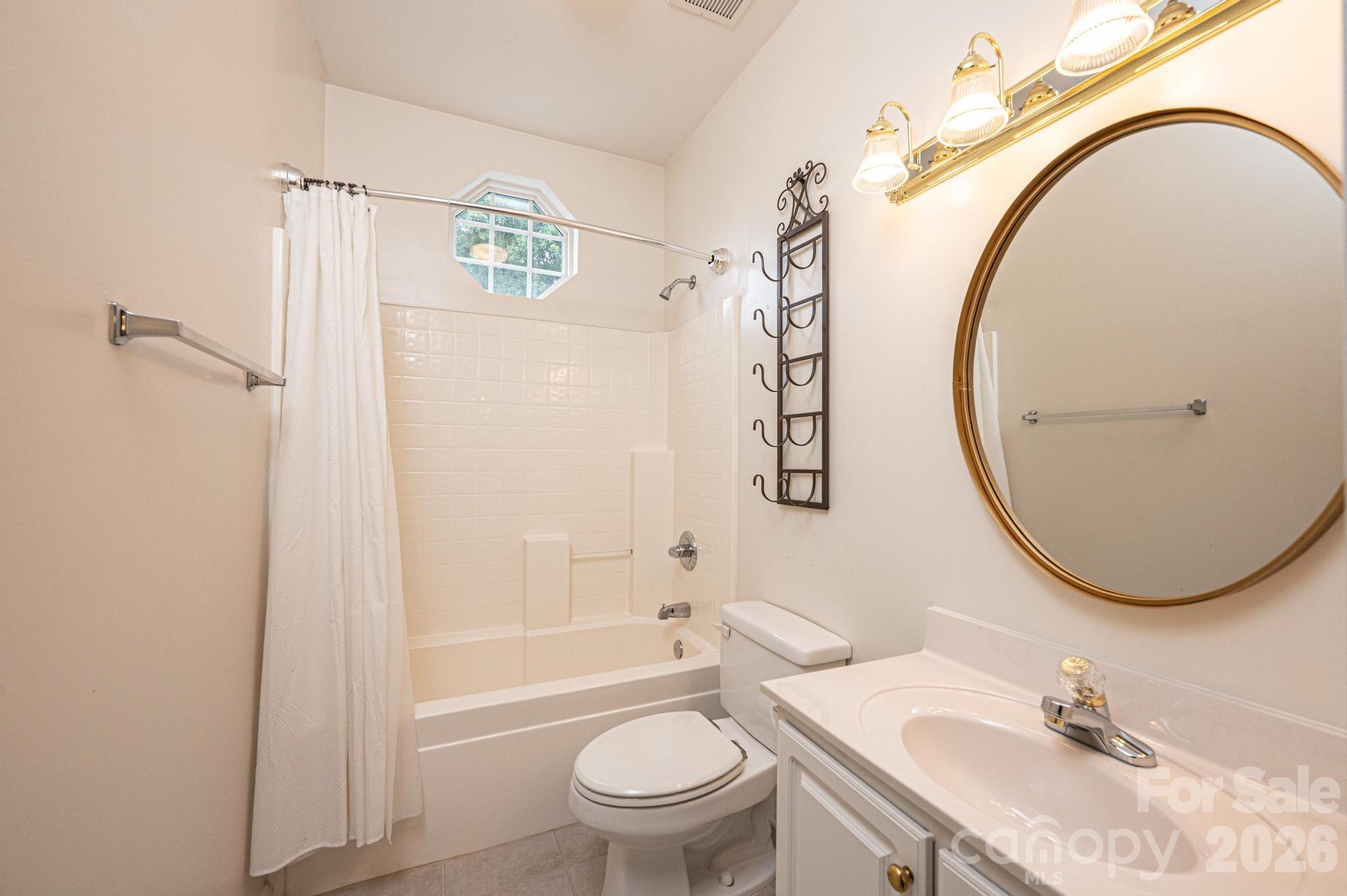 1410 4th Street Drive NW #201 — Hickory