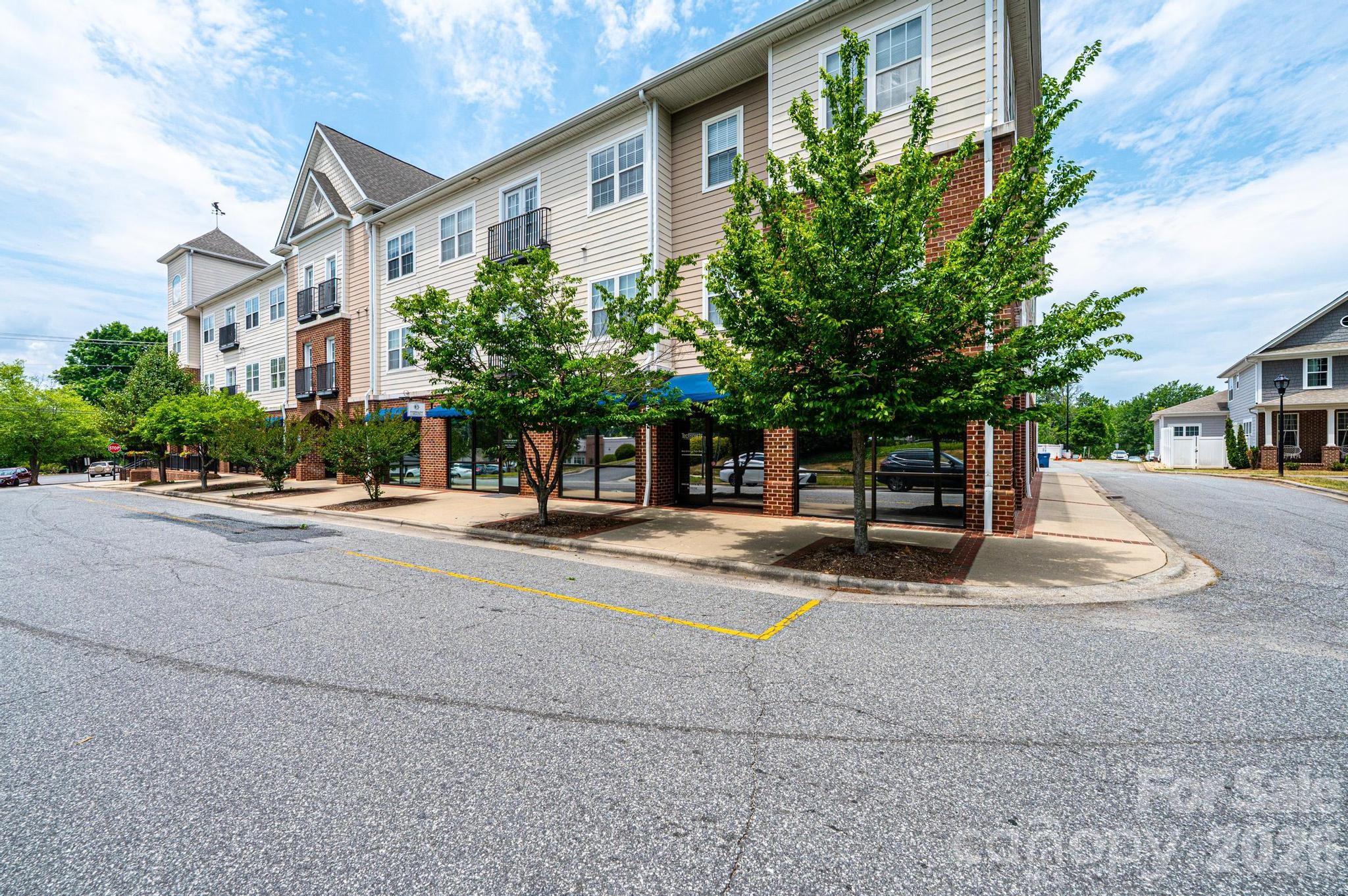 1410 4th Street Drive NW #201 — Hickory