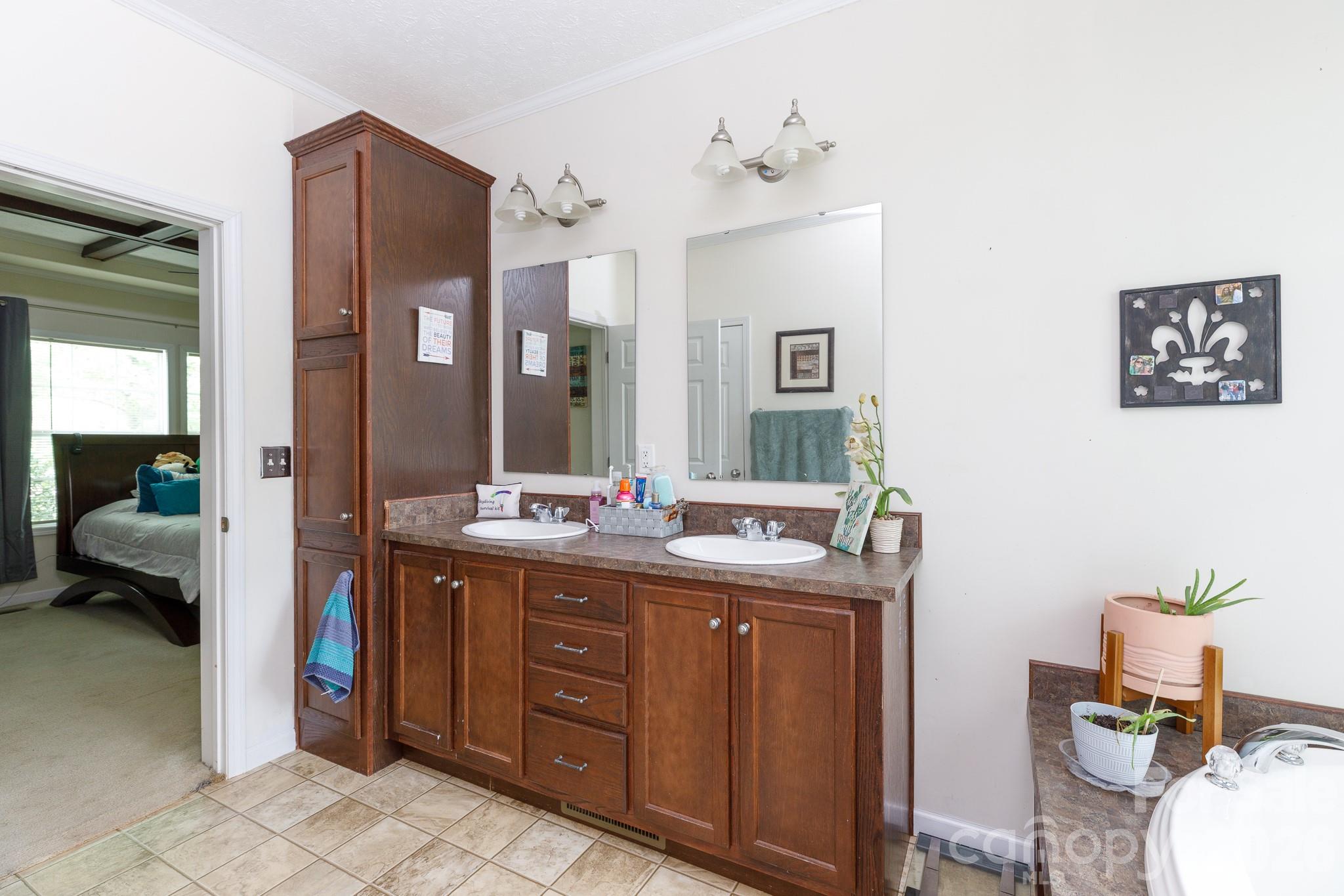 854 Butler Lake Road — Chester