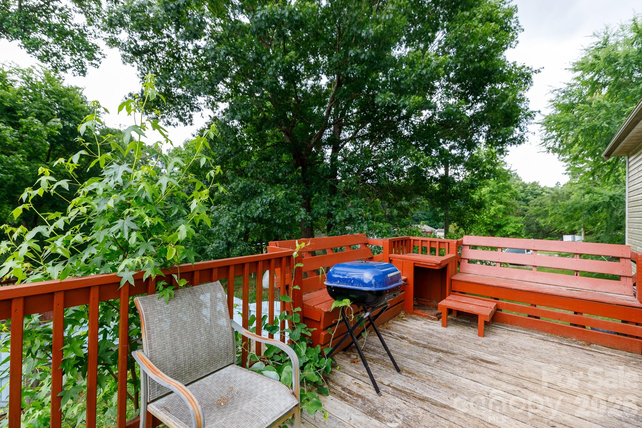 854 Butler Lake Road — Chester