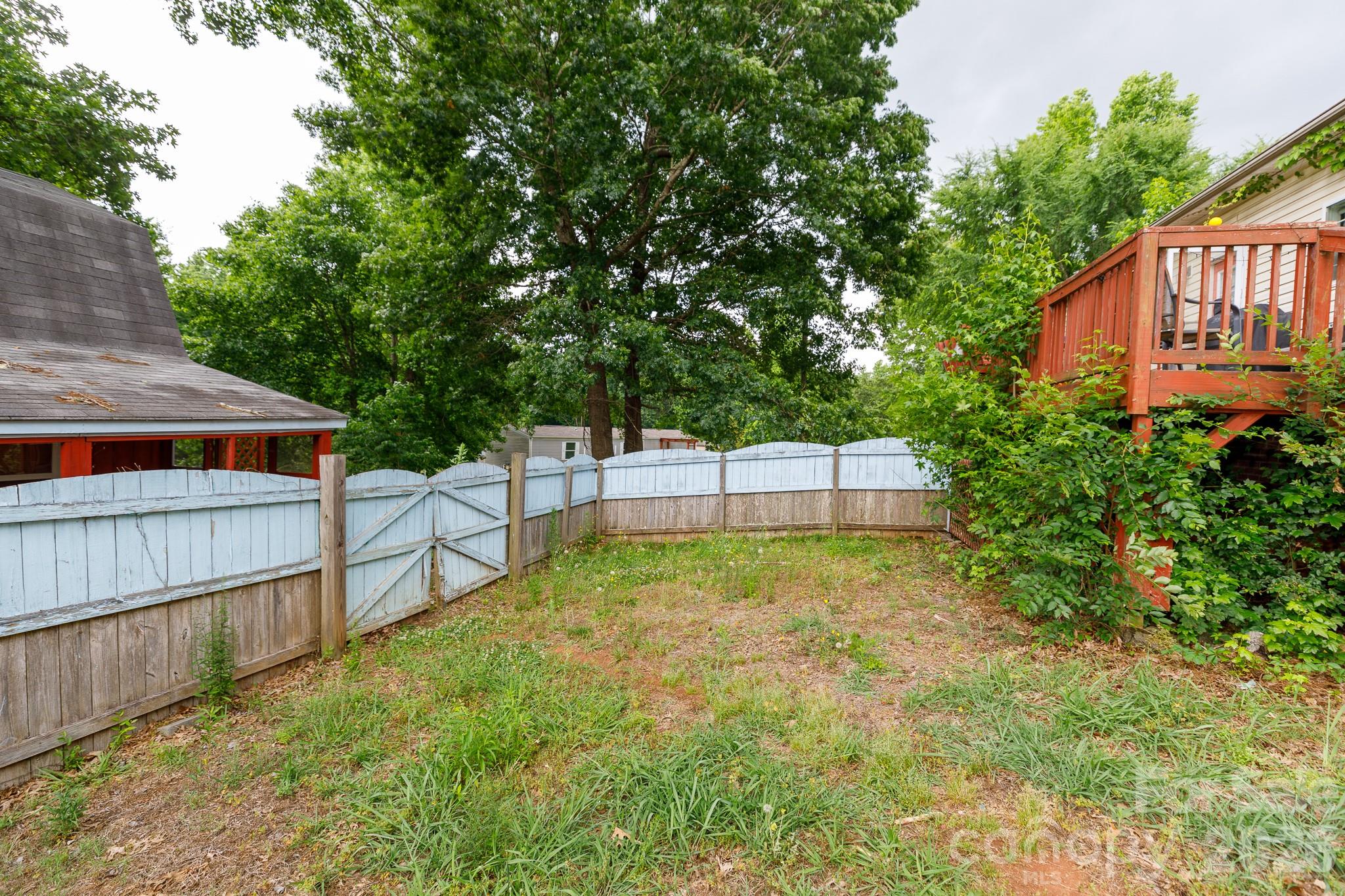 854 Butler Lake Road — Chester