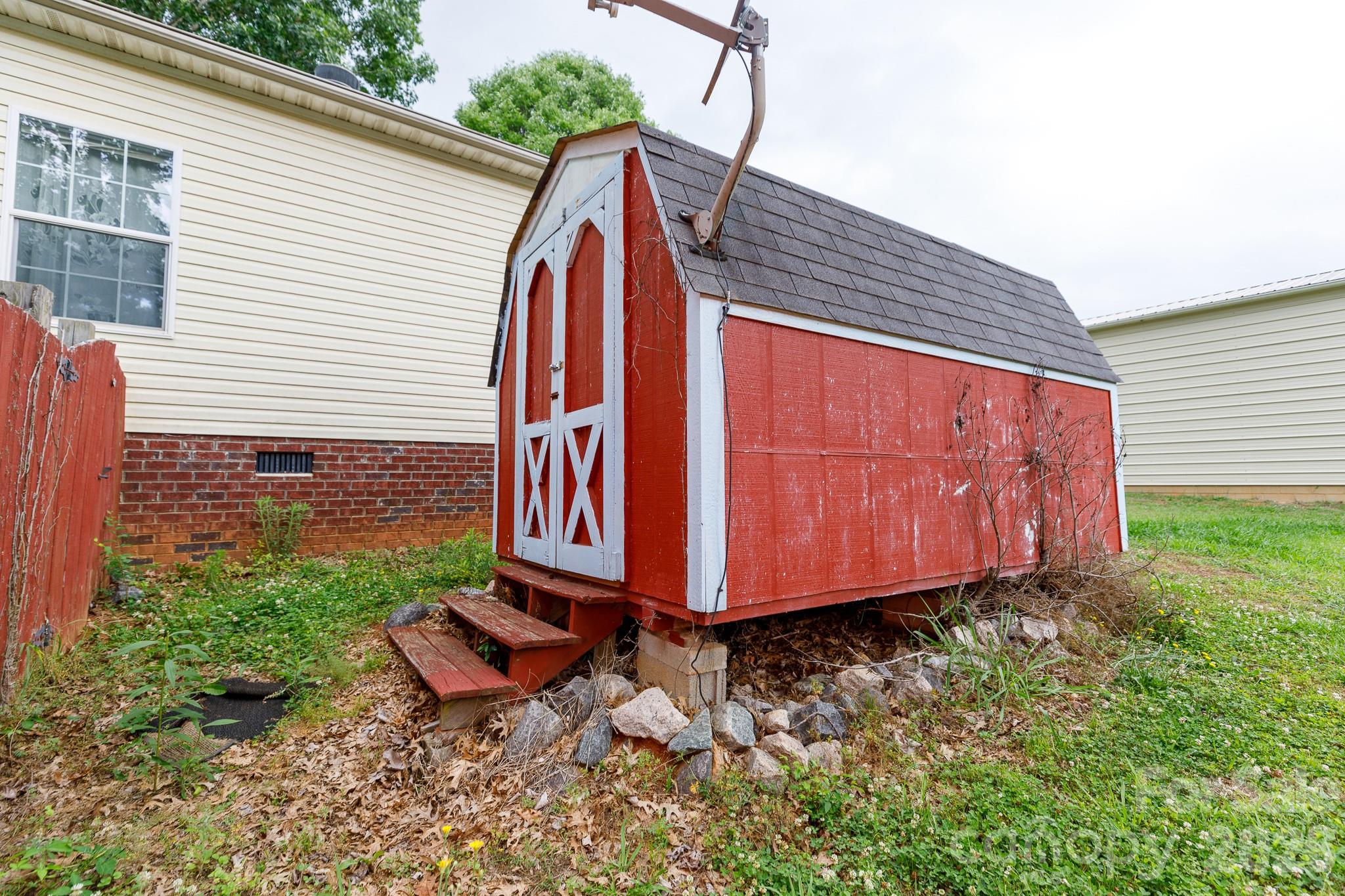 854 Butler Lake Road — Chester
