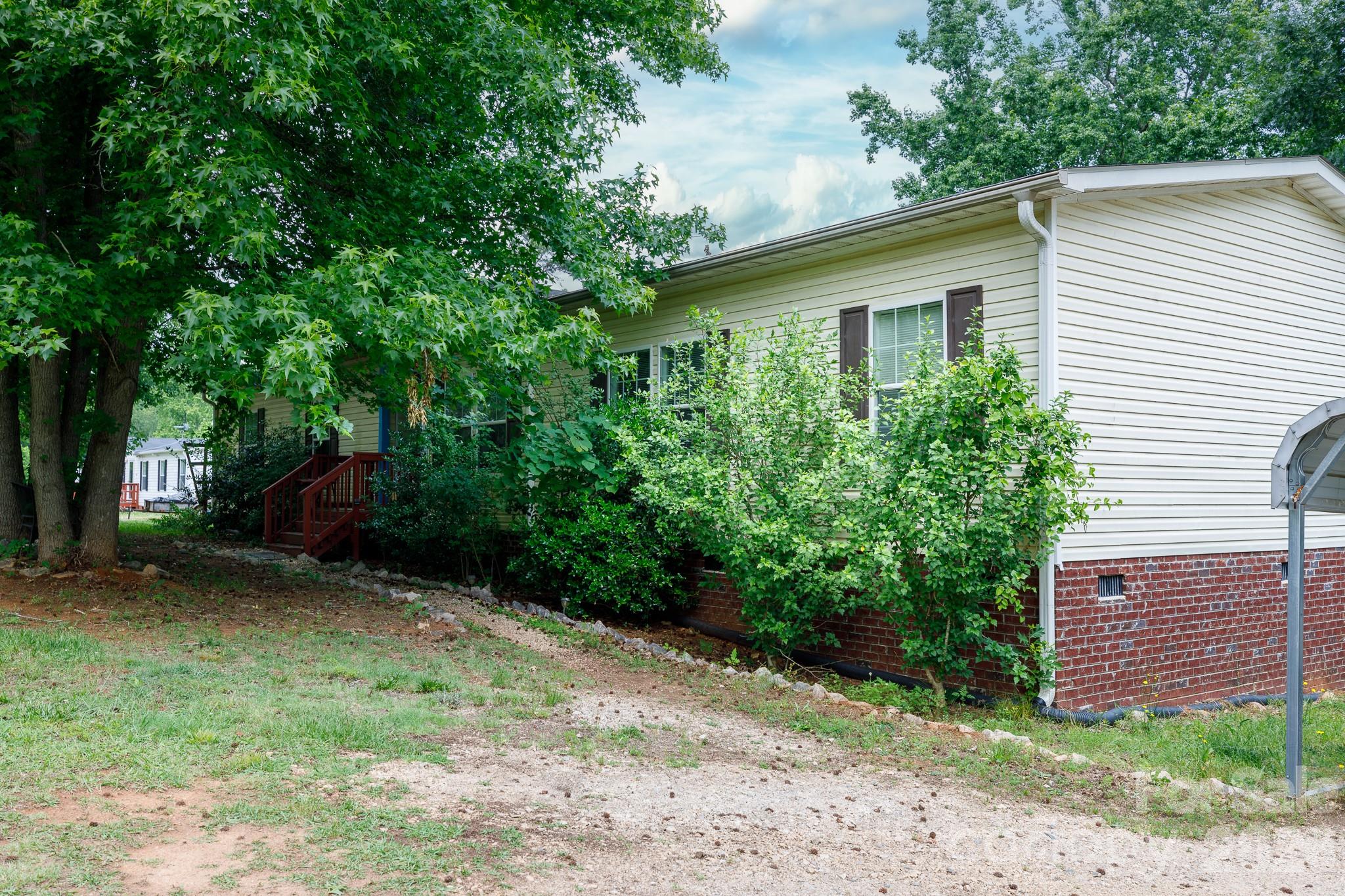 854 Butler Lake Road — Chester