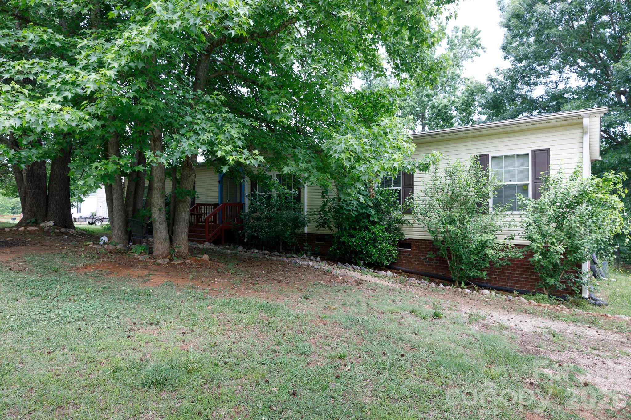 854 Butler Lake Road — Chester