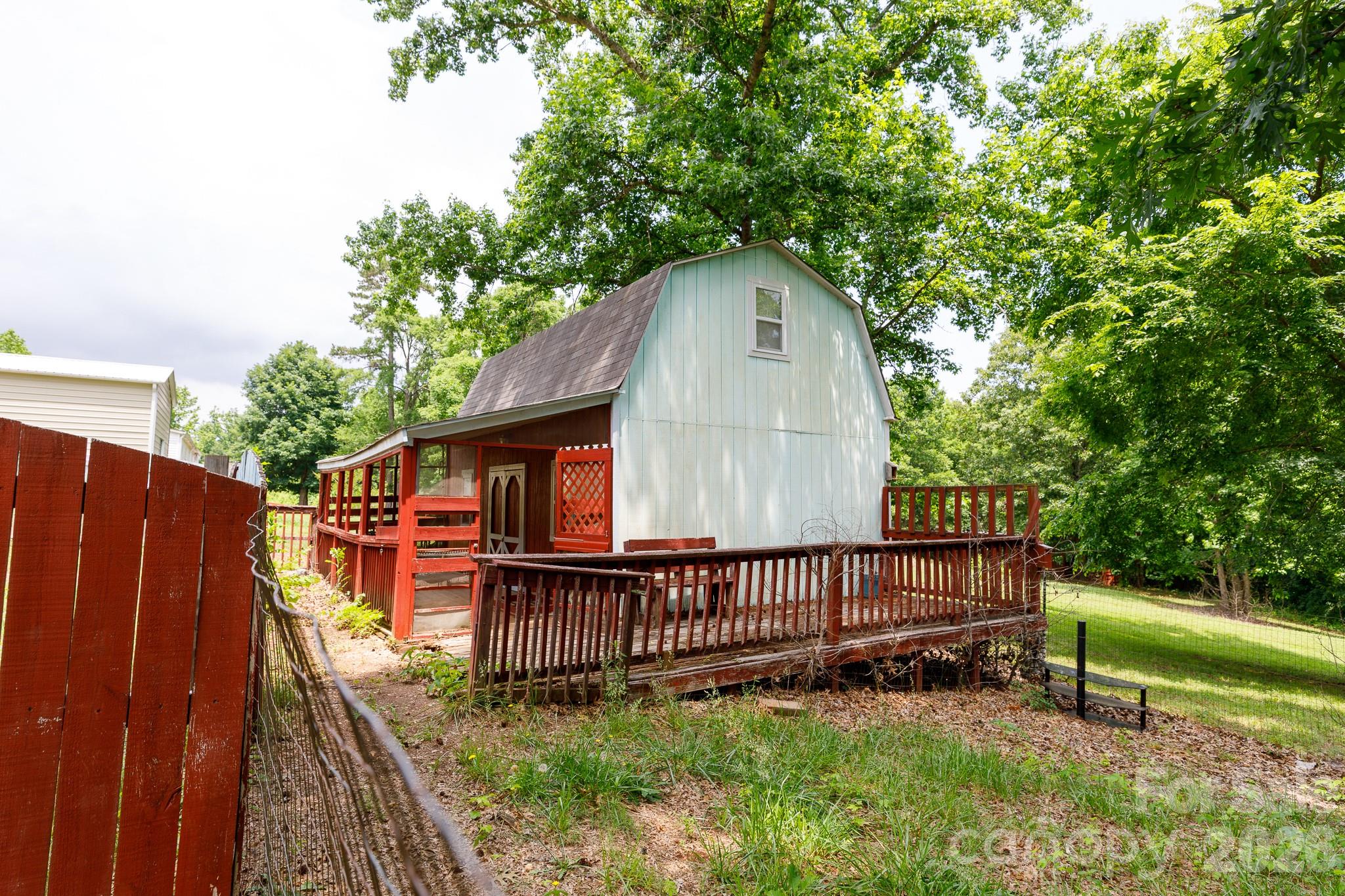 854 Butler Lake Road — Chester