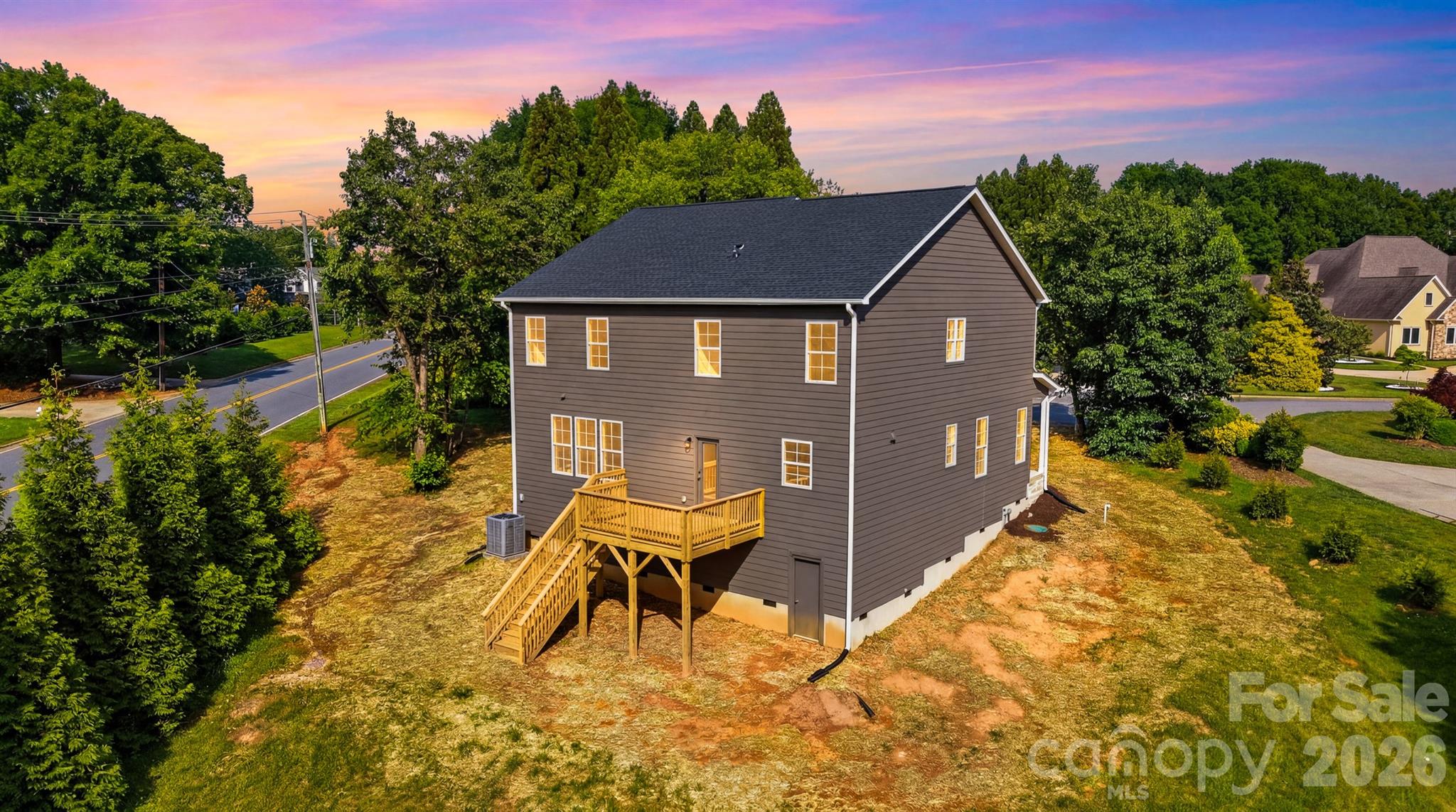 1147 10th Street Lane NW — Hickory