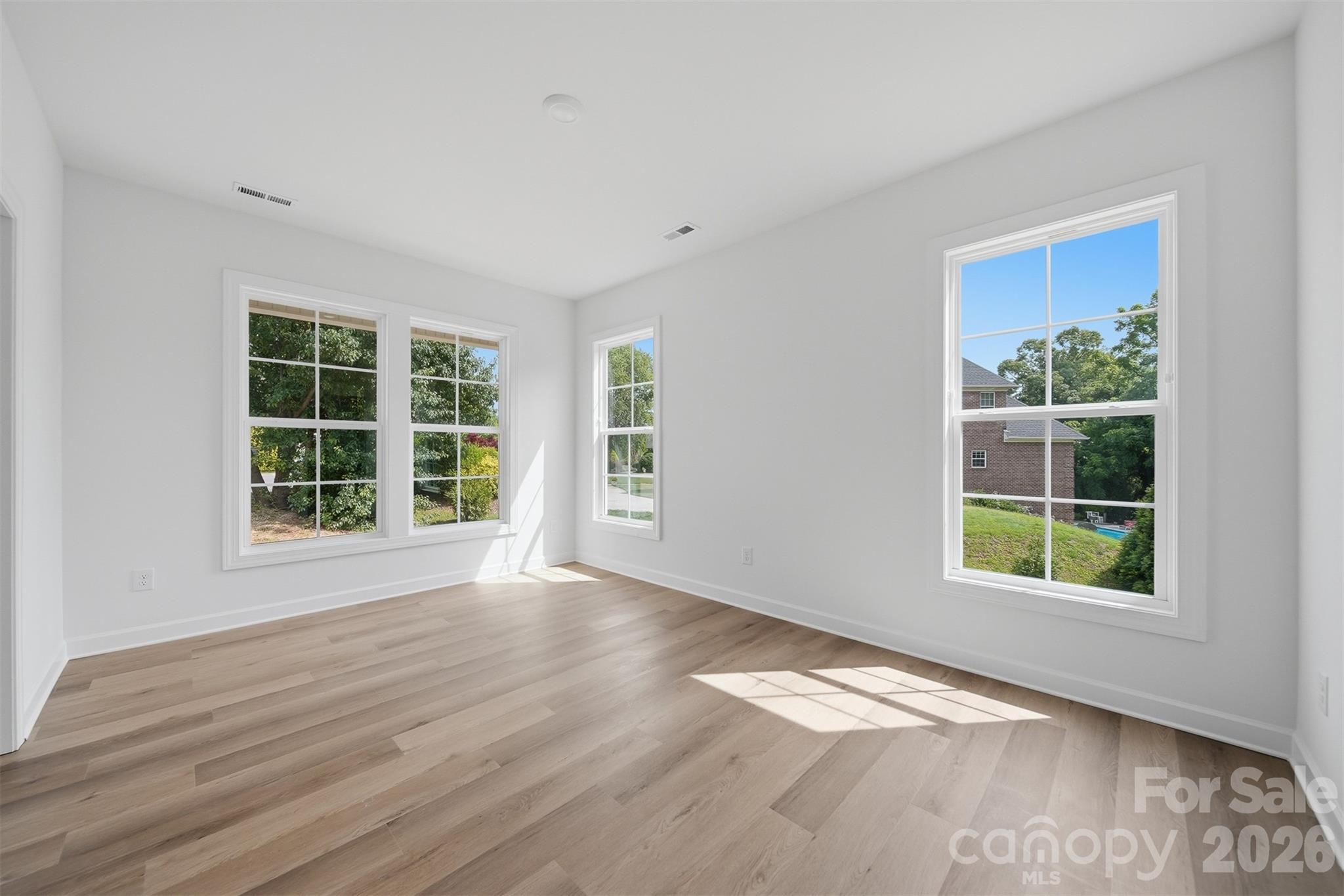 1147 10th Street Lane NW — Hickory