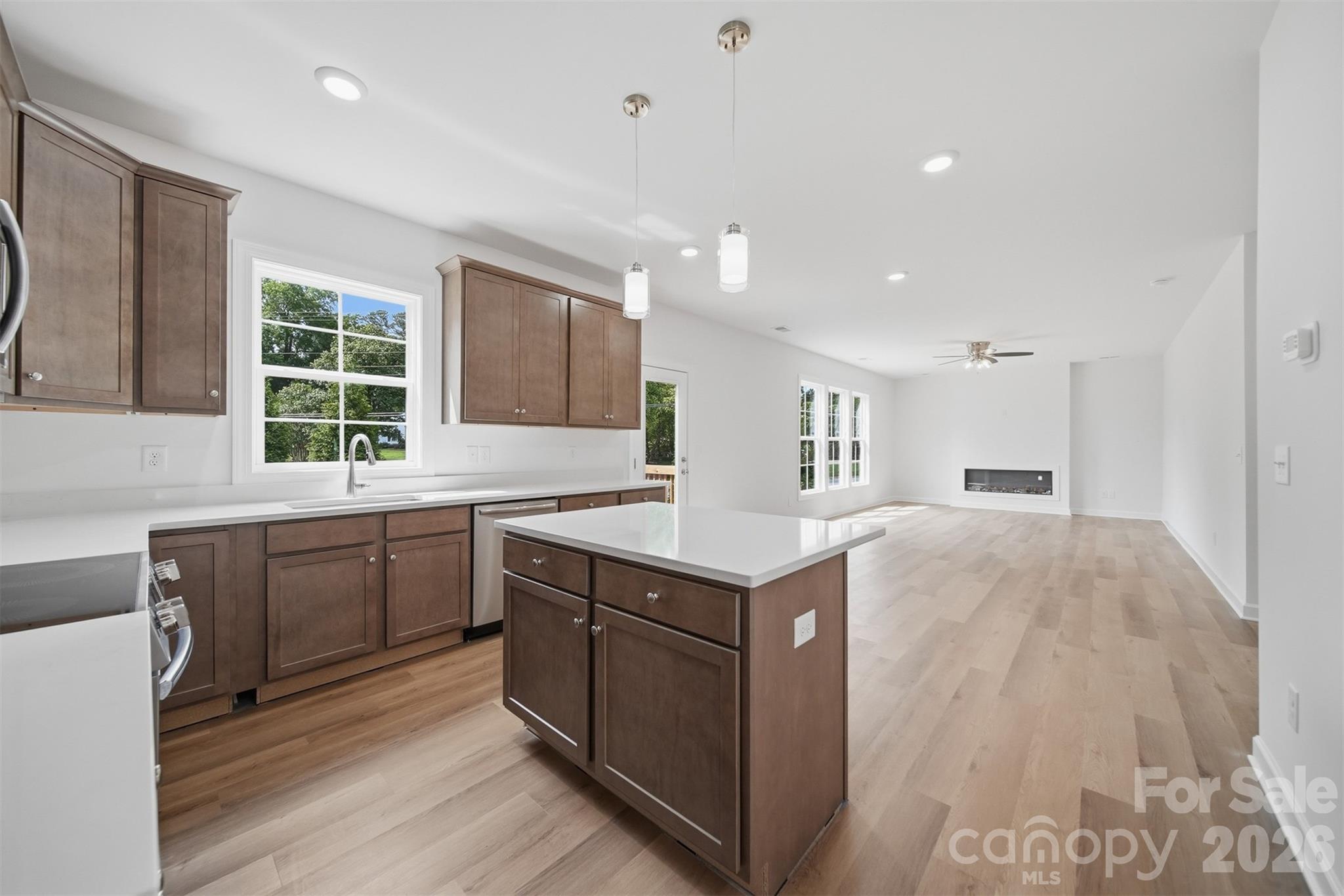 1147 10th Street Lane NW — Hickory