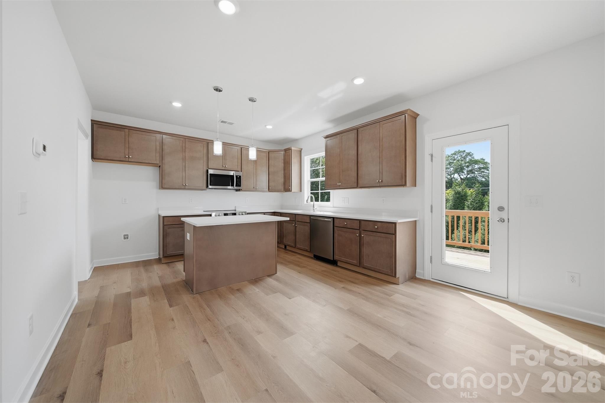 1147 10th Street Lane NW — Hickory