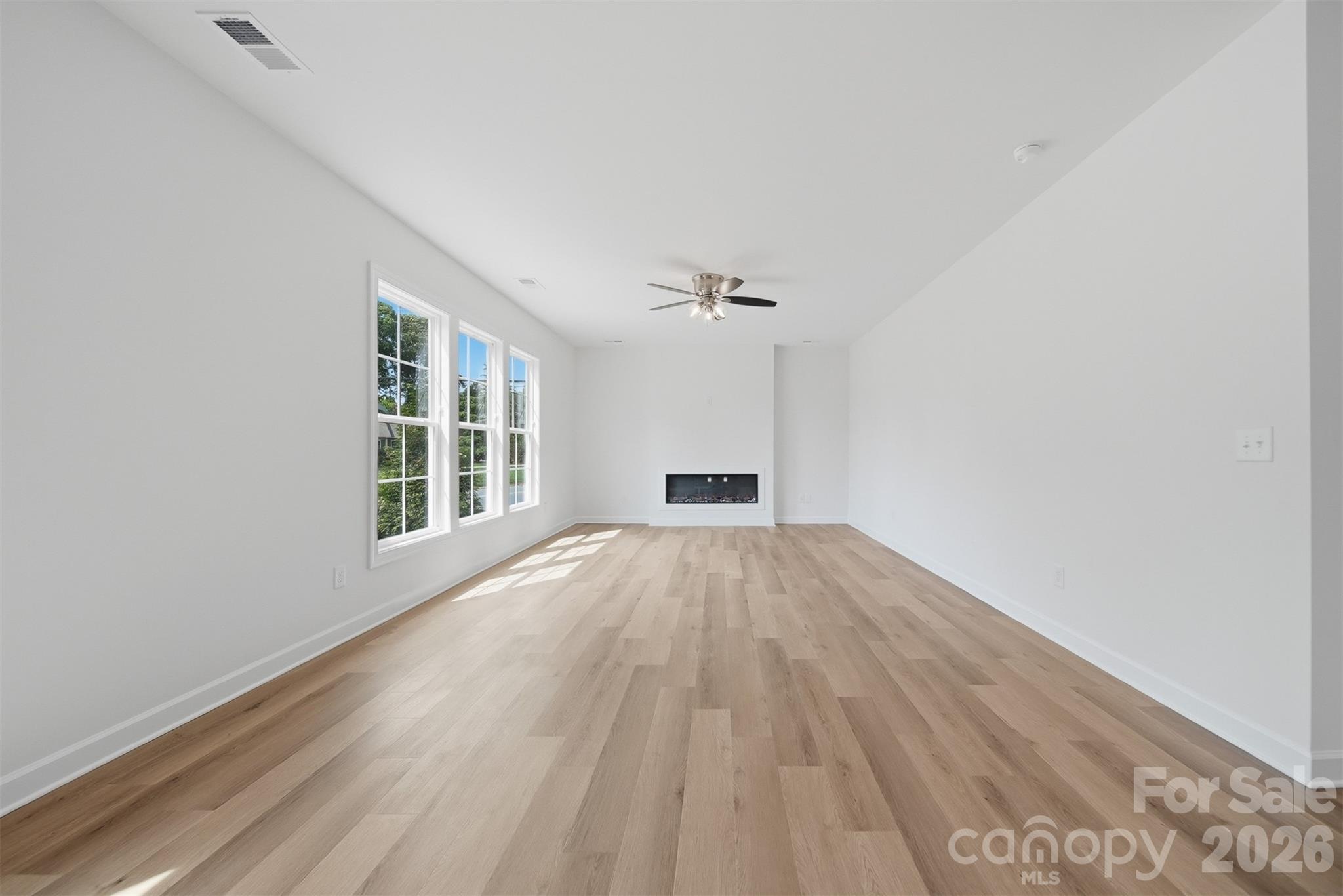 1147 10th Street Lane NW — Hickory