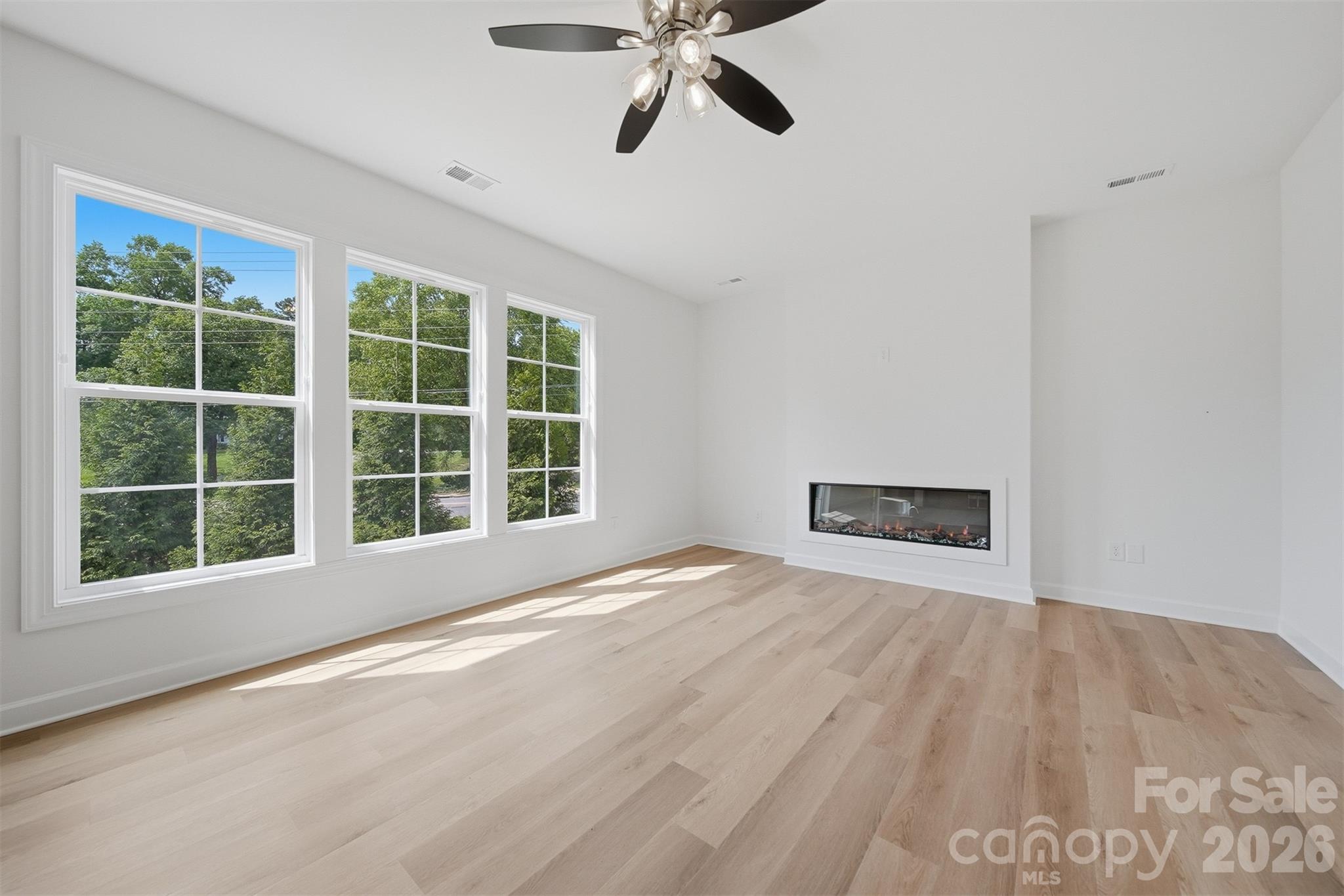 1147 10th Street Lane NW — Hickory