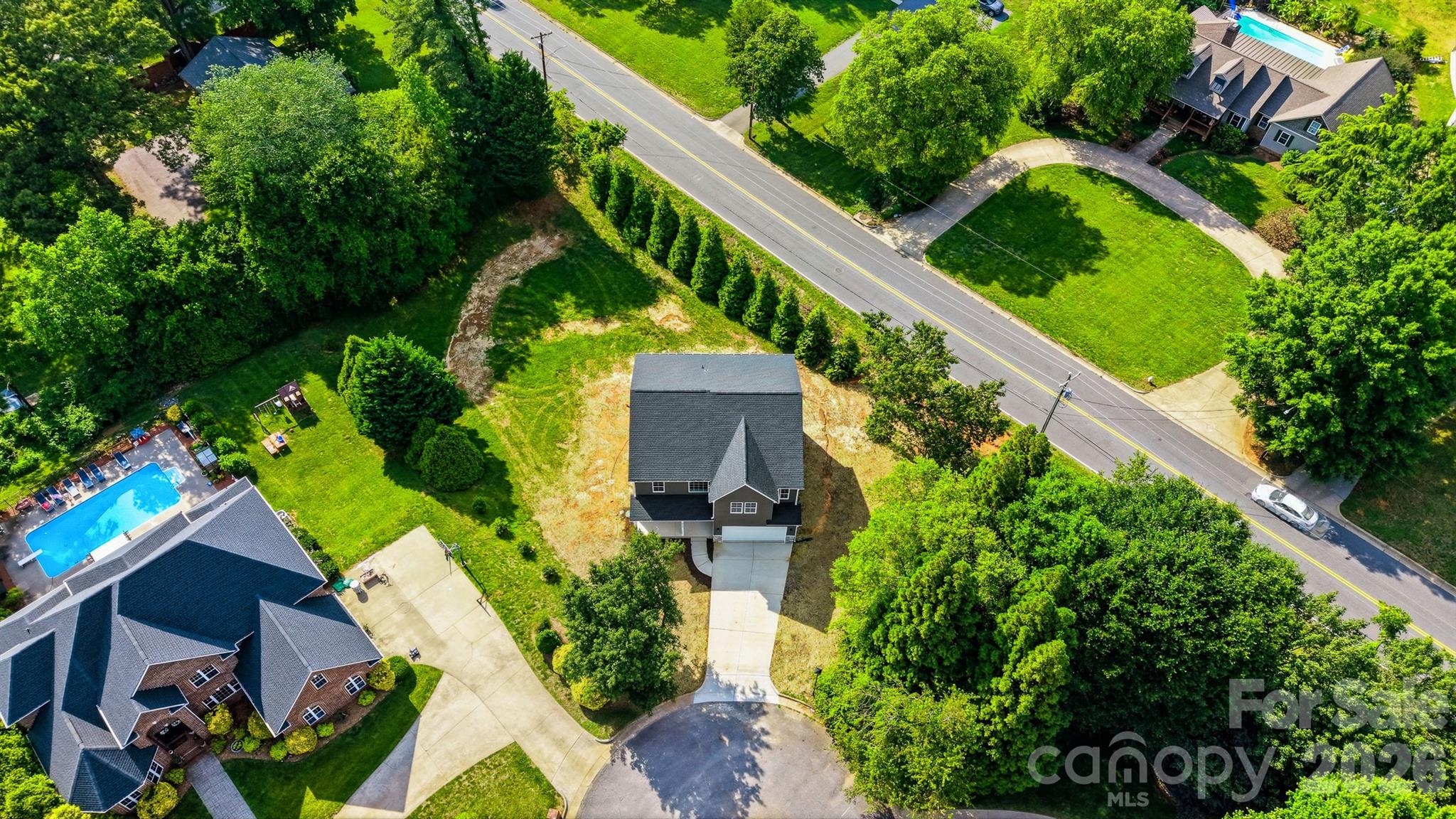 1147 10th Street Lane NW — Hickory
