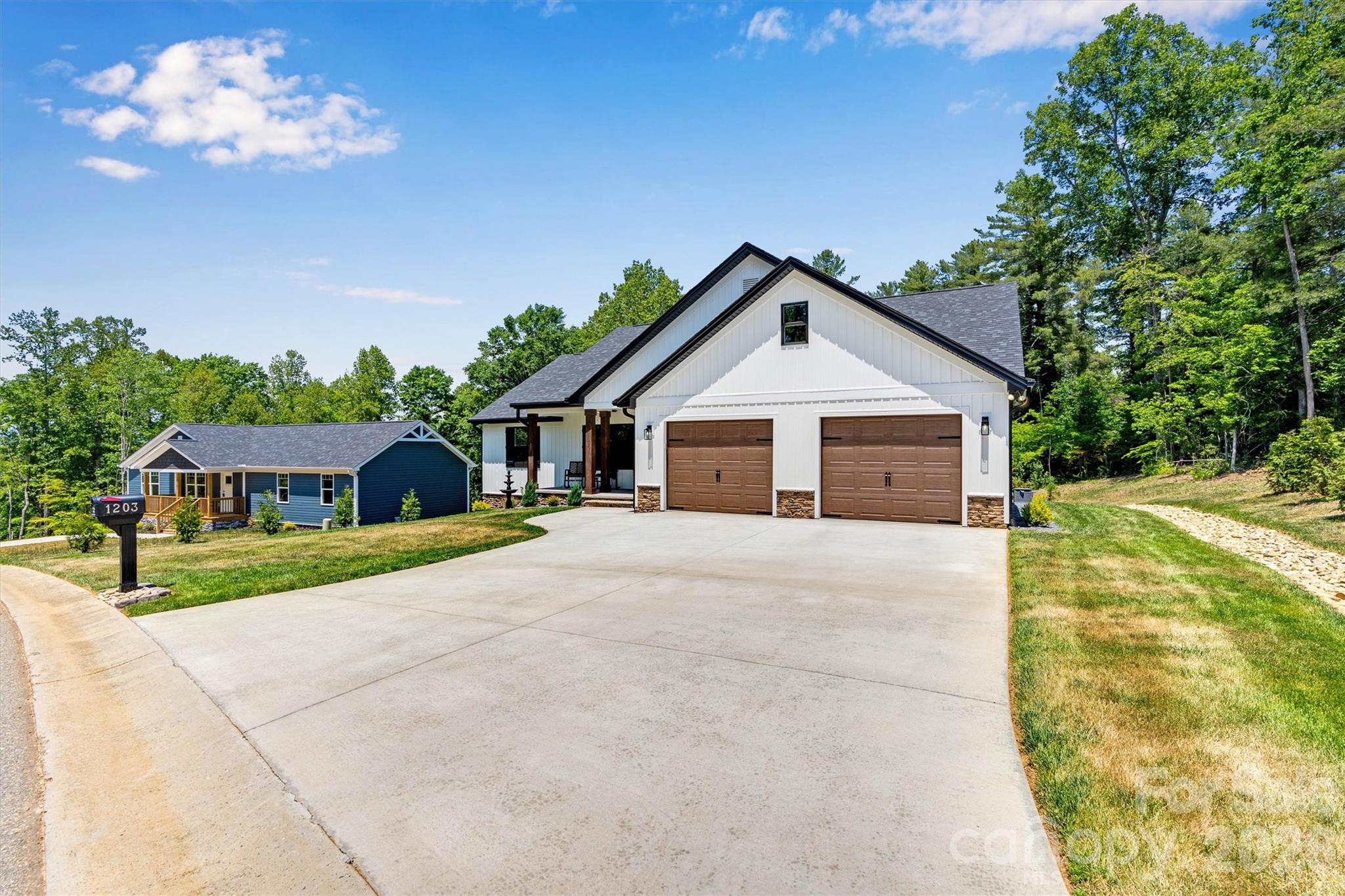1203 Summerhill Street SW — Lenoir
