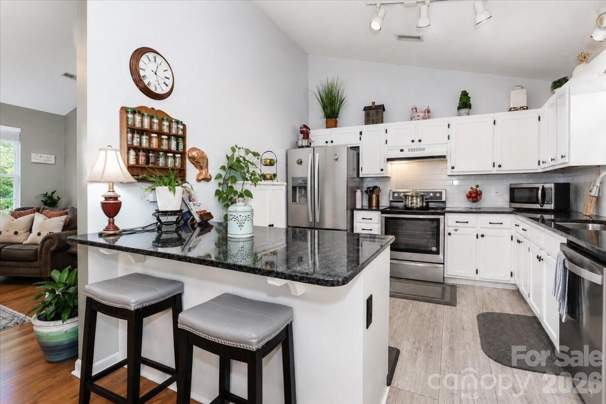 6803 Lowesville Lane — Stanley
