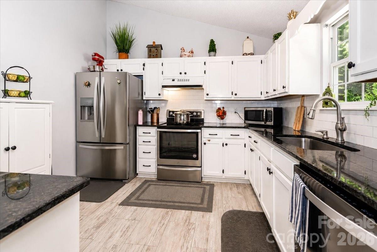 6803 Lowesville Lane — Stanley