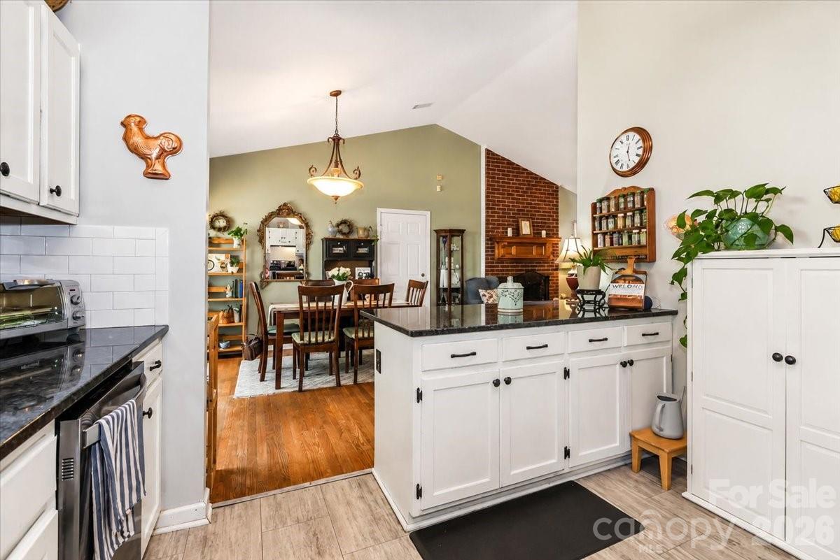 6803 Lowesville Lane — Stanley