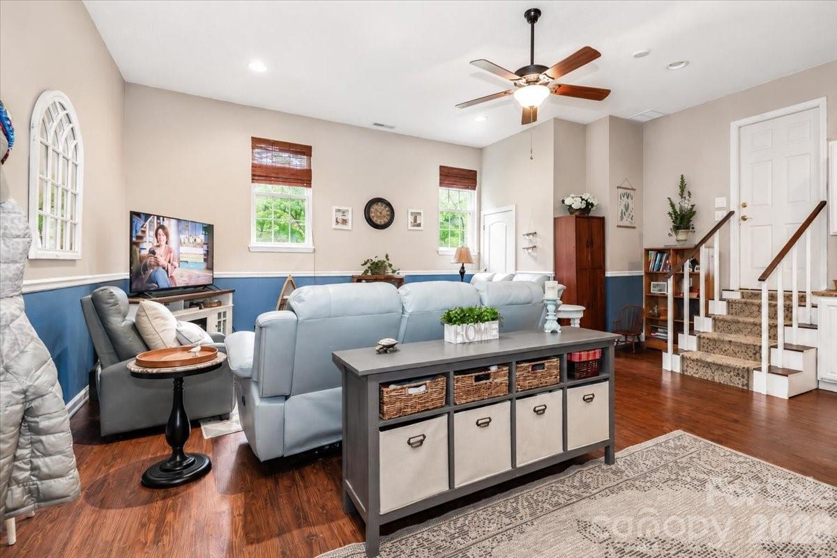 6803 Lowesville Lane — Stanley
