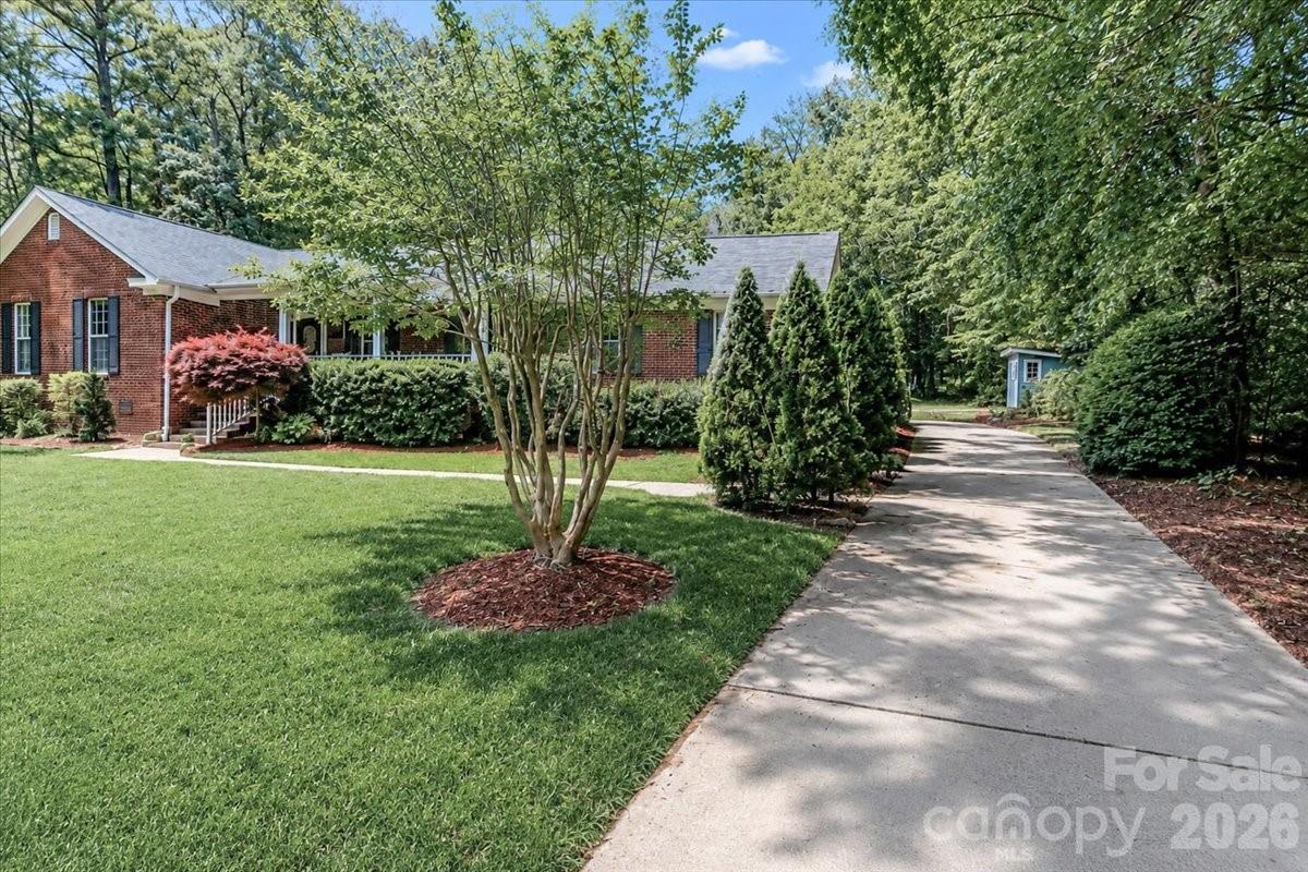 6803 Lowesville Lane — Stanley