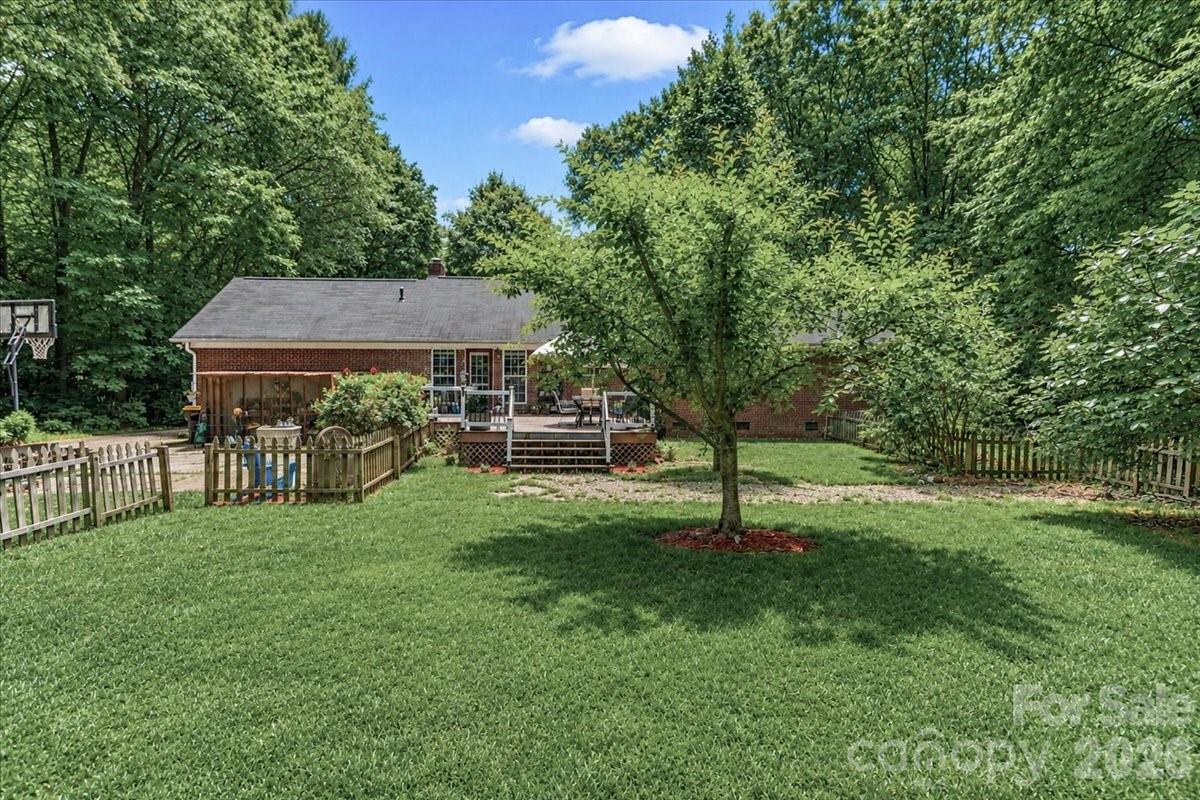6803 Lowesville Lane — Stanley