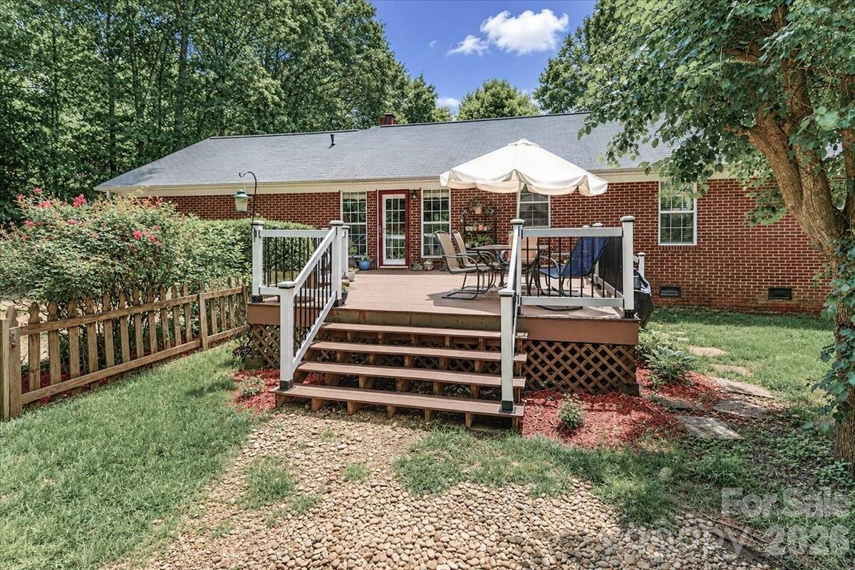 6803 Lowesville Lane — Stanley