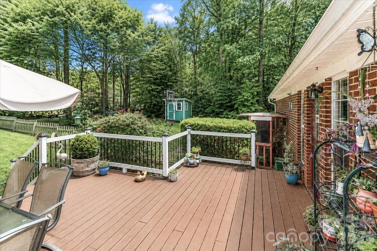 6803 Lowesville Lane — Stanley