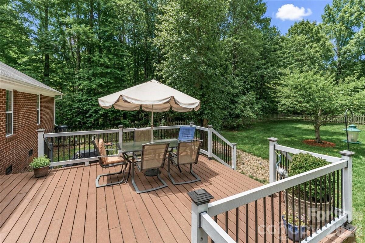 6803 Lowesville Lane — Stanley