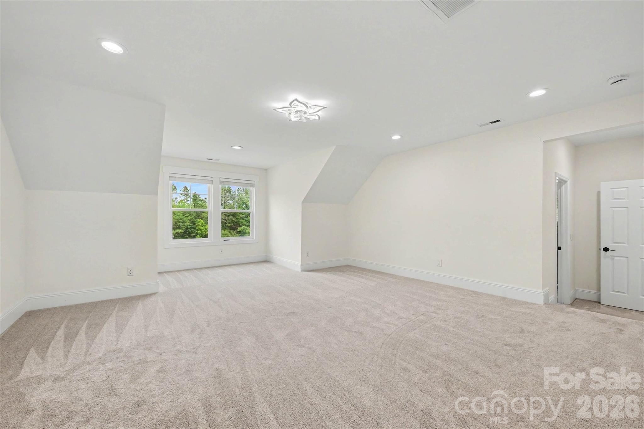 31 Ridgecrest Avenue — Peachland