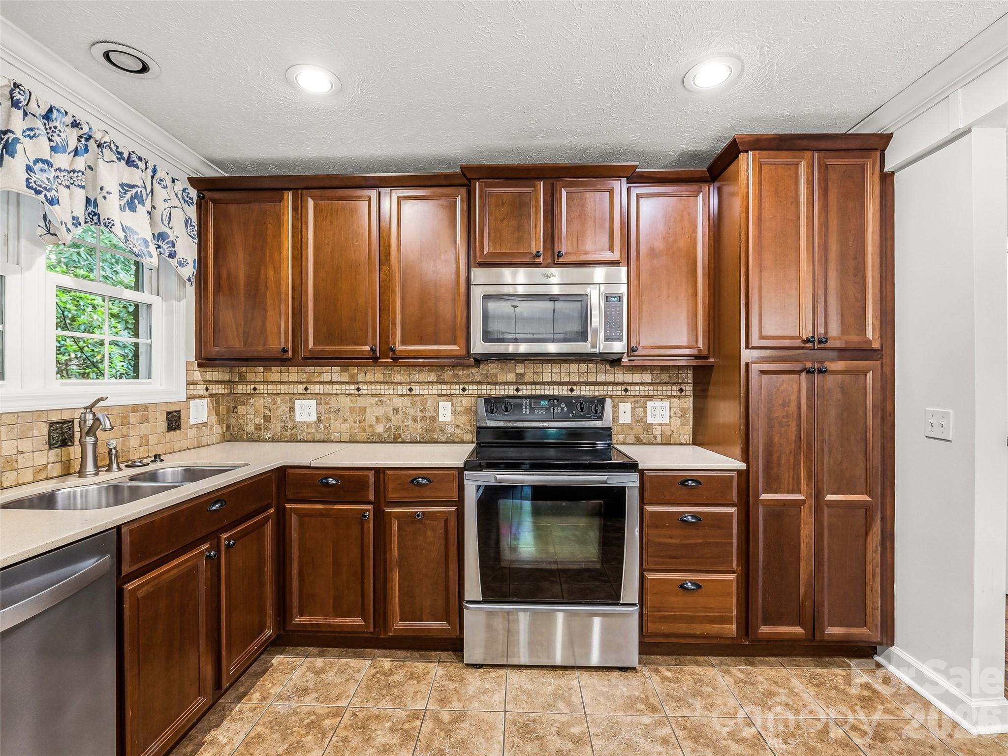 2388 Hebron Road — Hendersonville