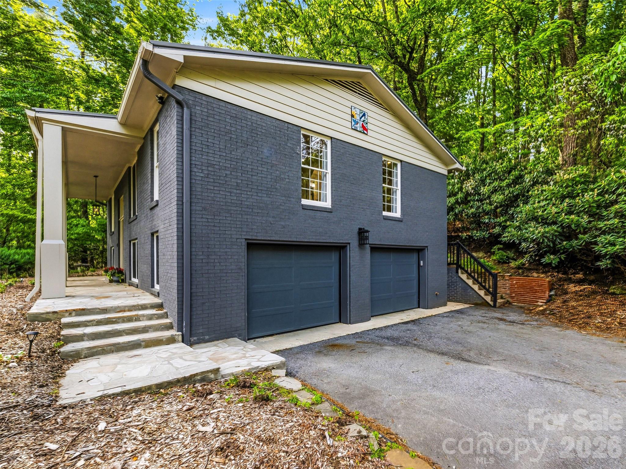 2388 Hebron Road — Hendersonville