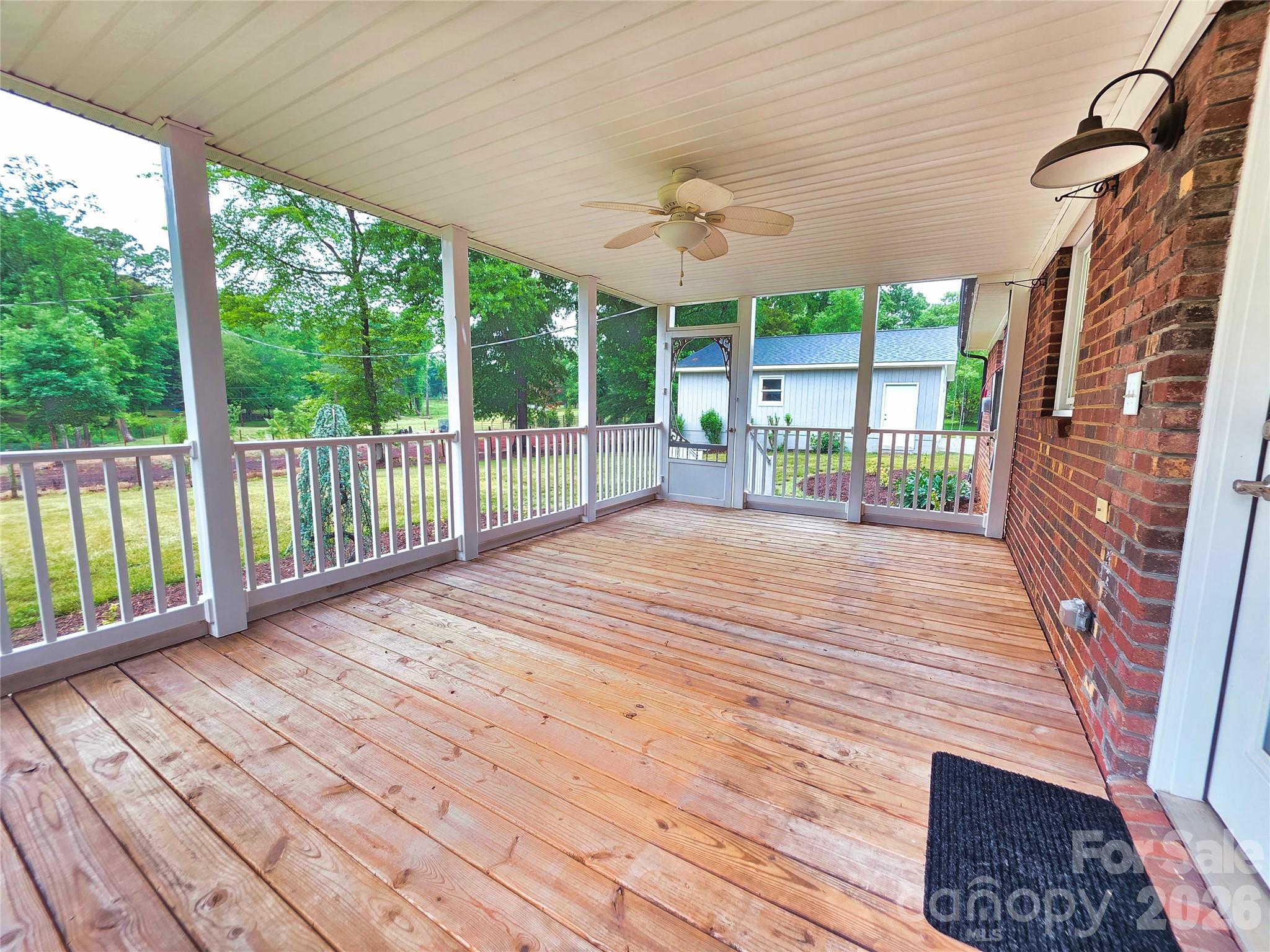 158 W Meadowview Drive — Statesville