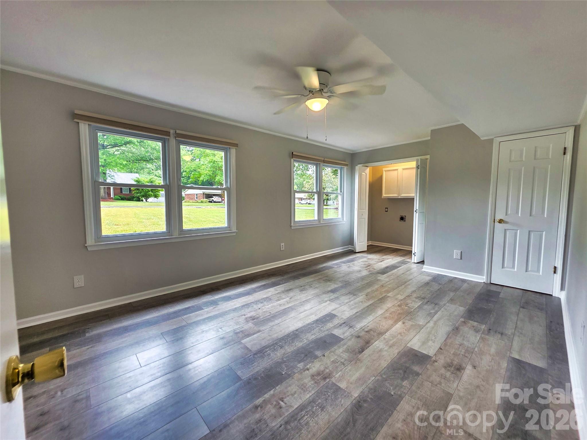 158 W Meadowview Drive — Statesville