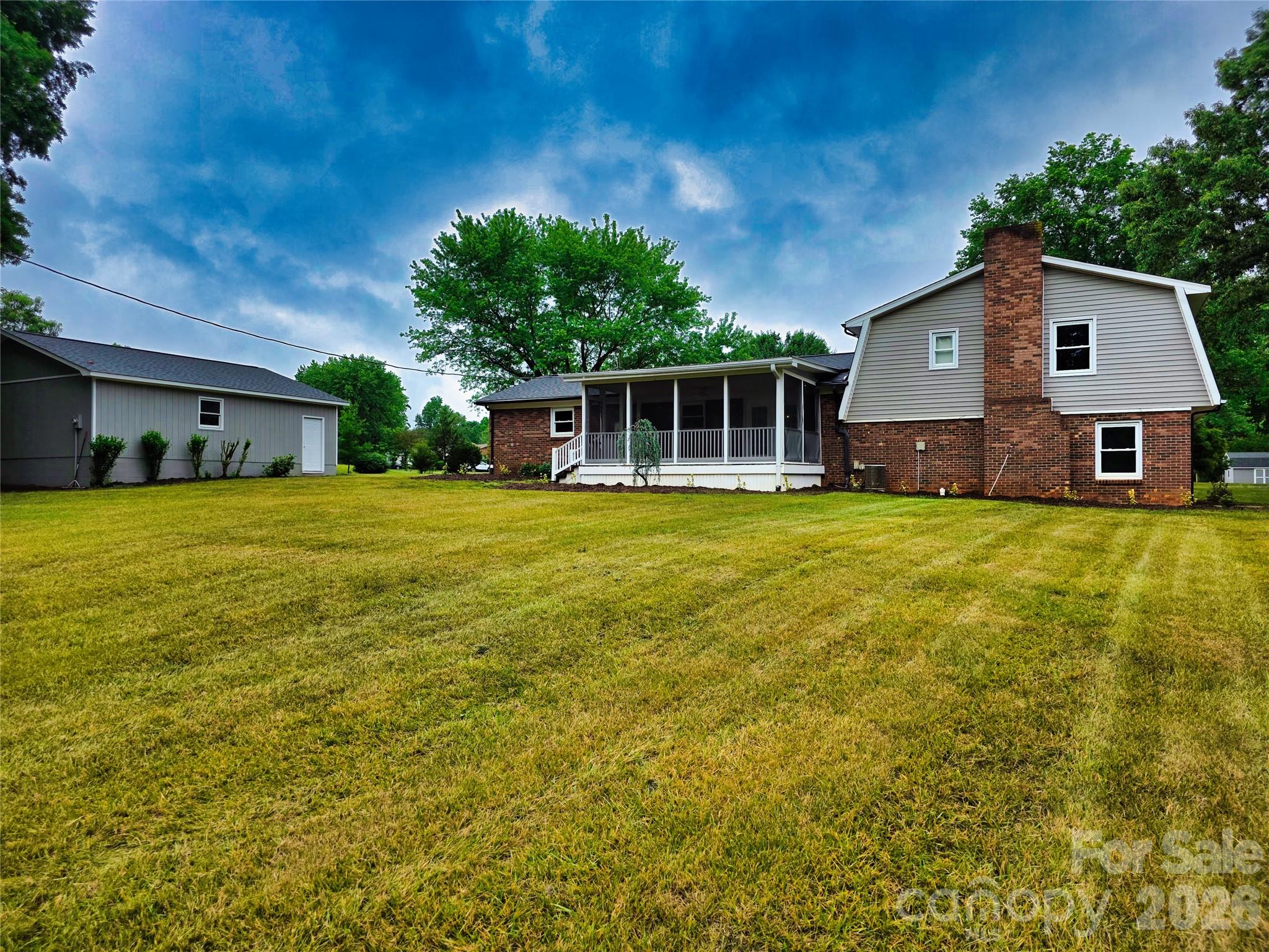 158 W Meadowview Drive — Statesville