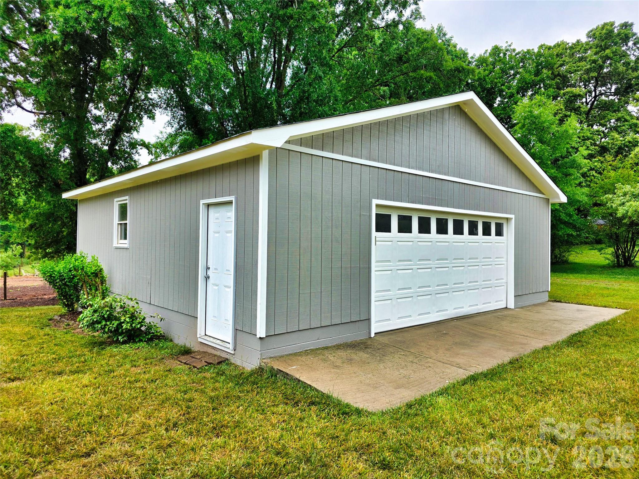 158 W Meadowview Drive — Statesville