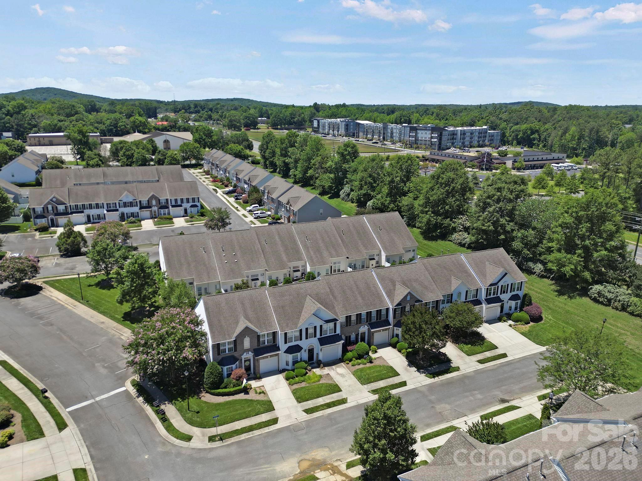 415 Foilage Court — Lake Wylie