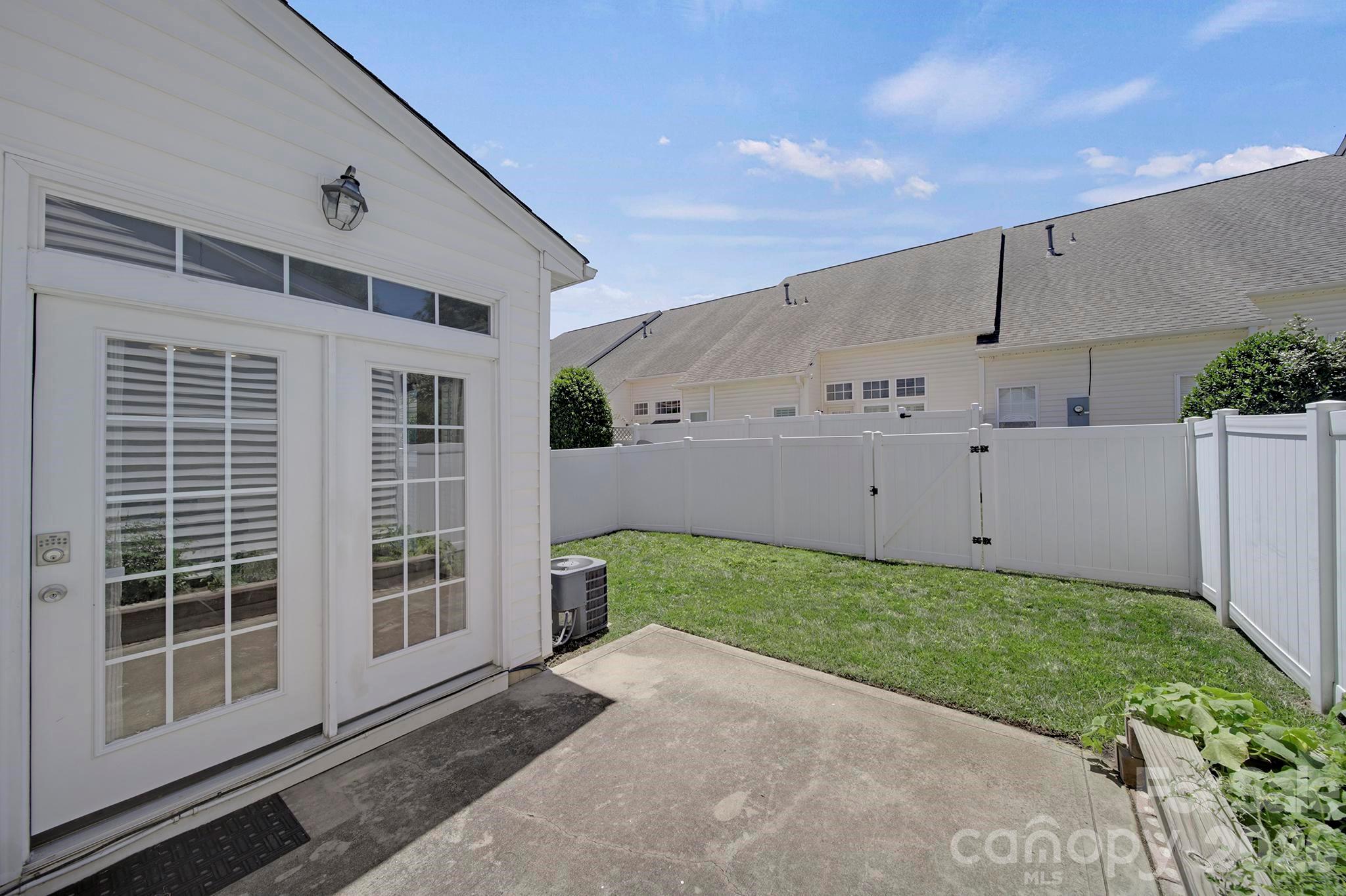 415 Foilage Court — Lake Wylie