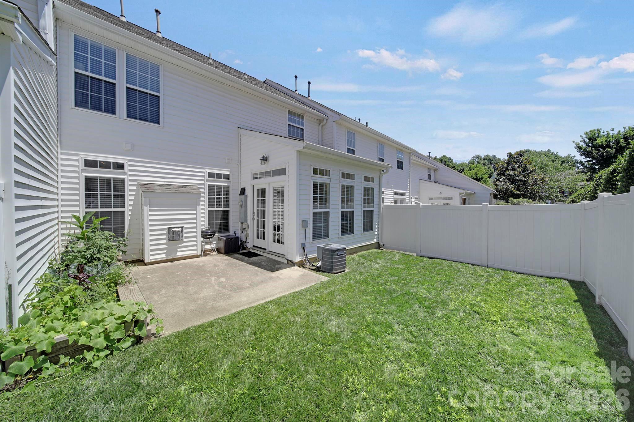 415 Foilage Court — Lake Wylie