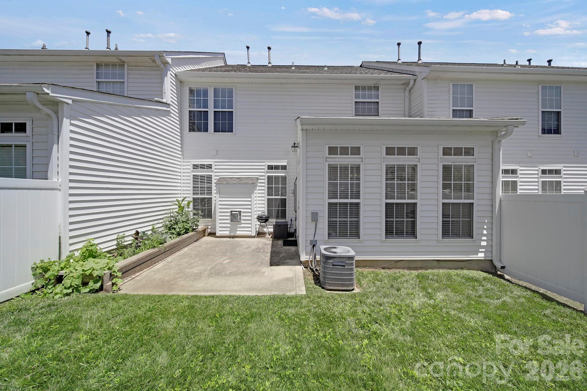 415 Foilage Court — Lake Wylie