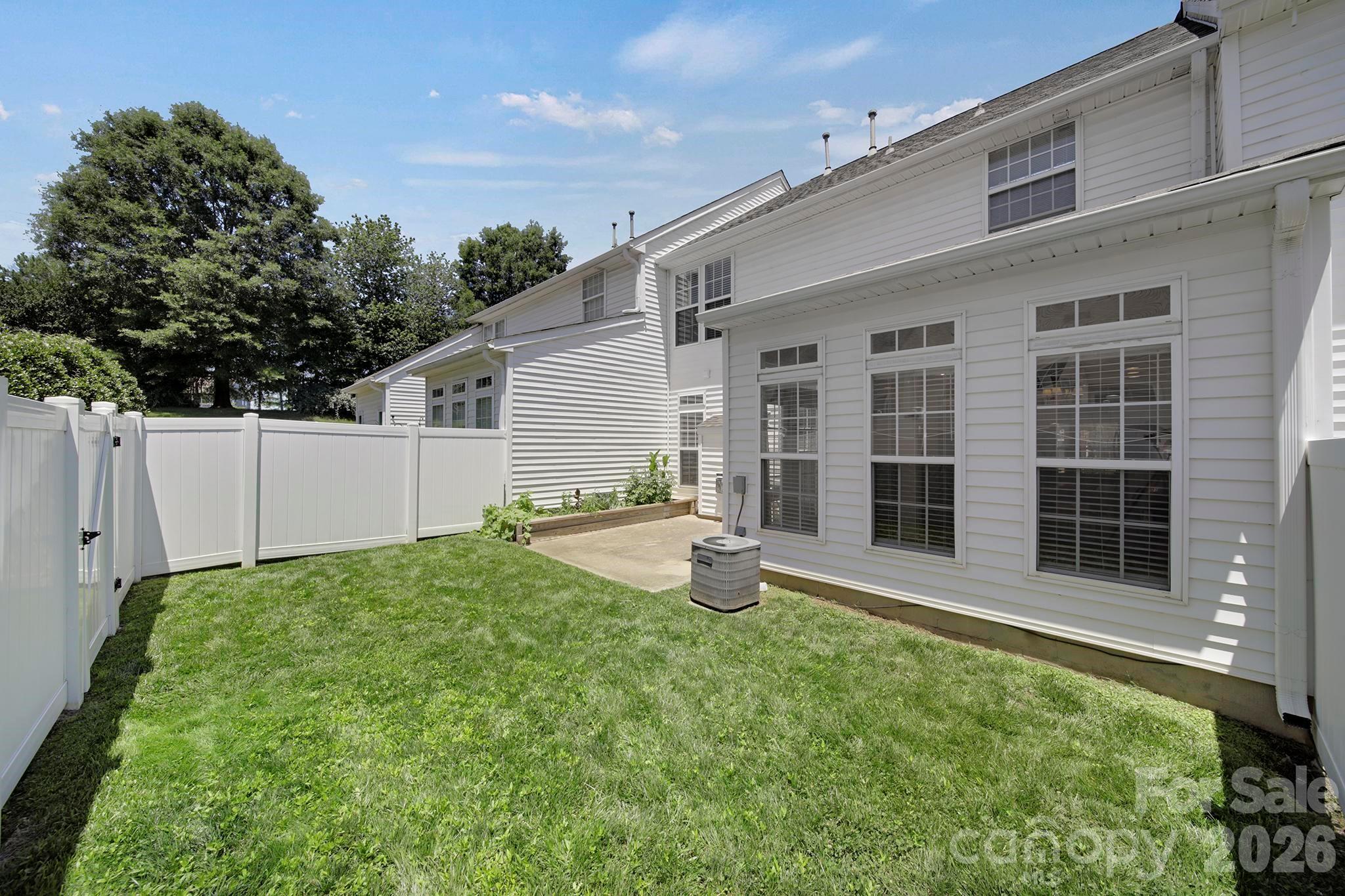 415 Foilage Court — Lake Wylie