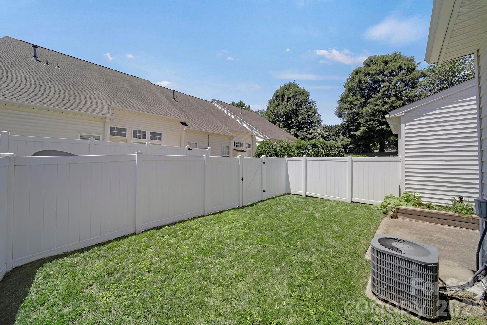 415 Foilage Court — Lake Wylie