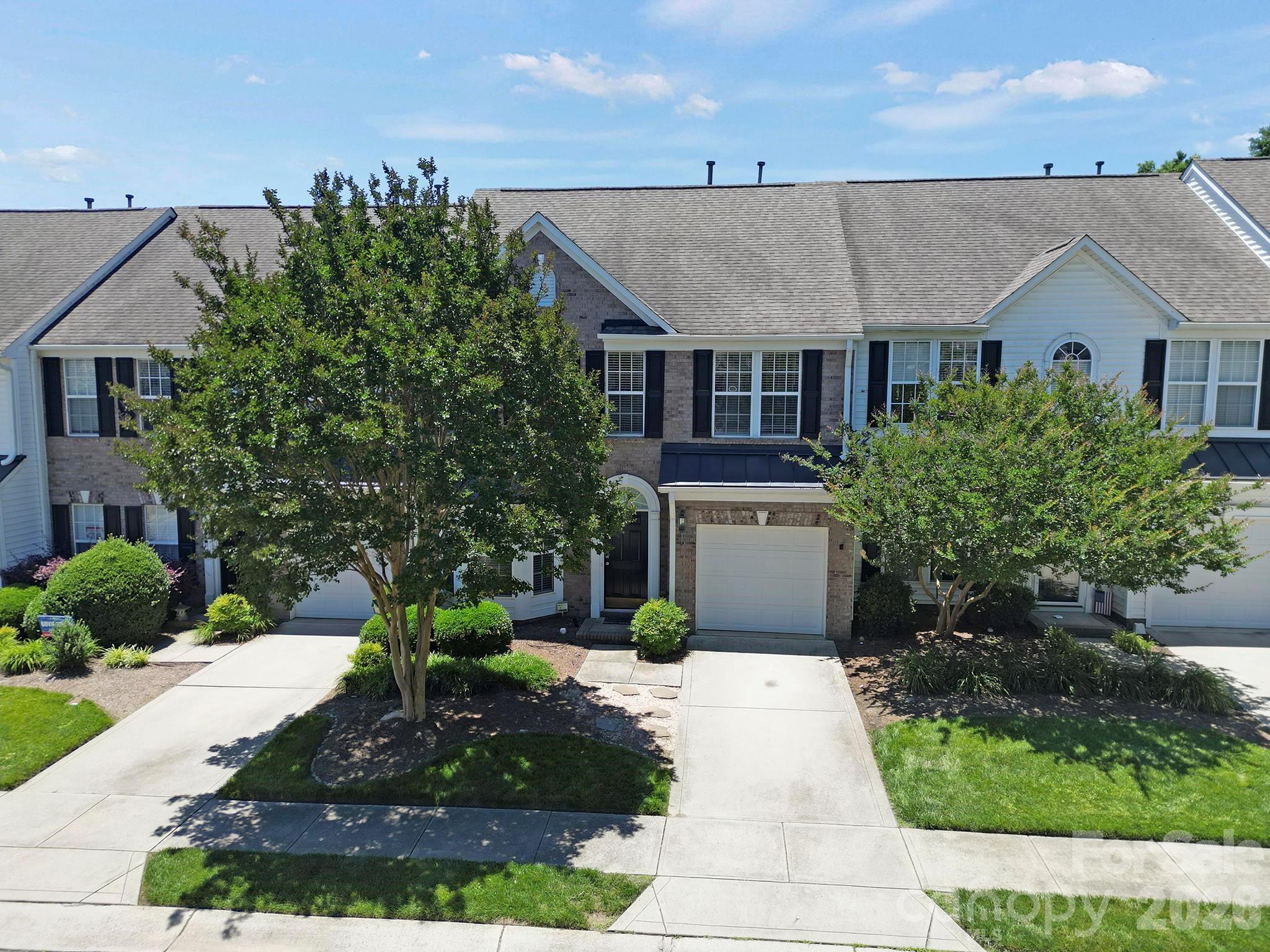 415 Foilage Court — Lake Wylie