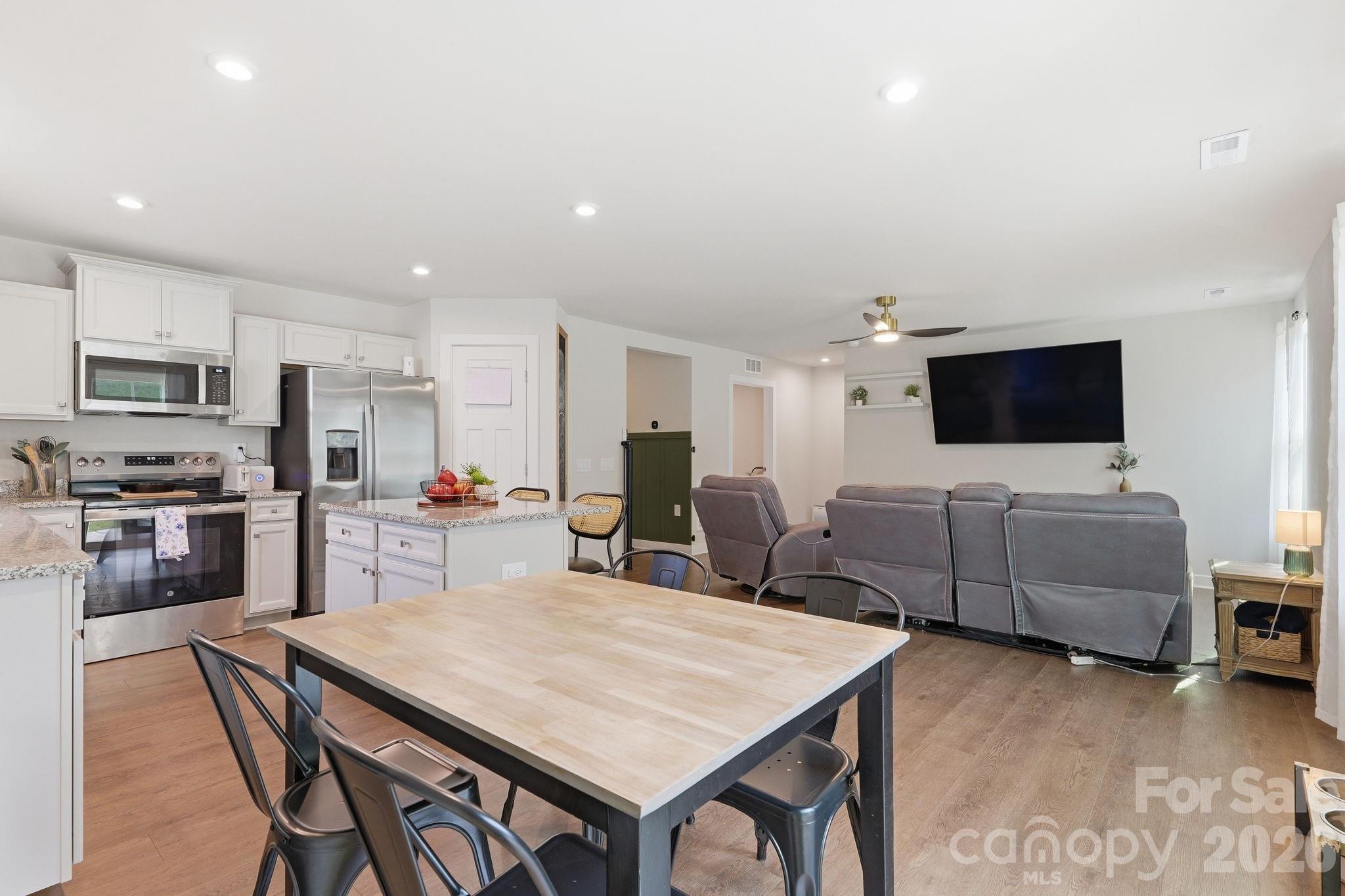 420 Grandiflora Avenue — Lancaster