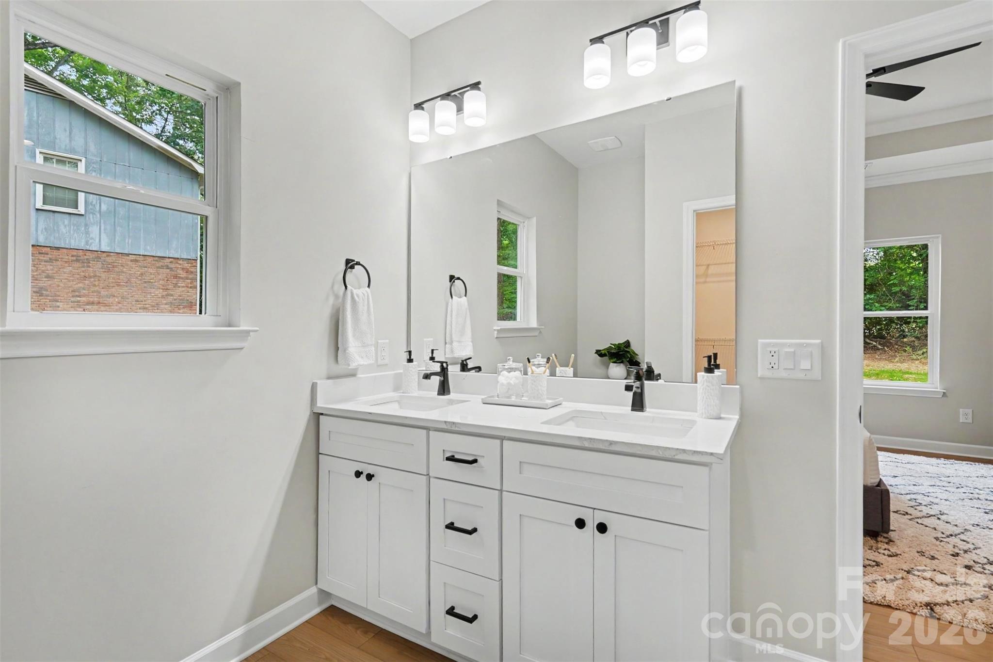 1002 Kingswood Drive — Monroe
